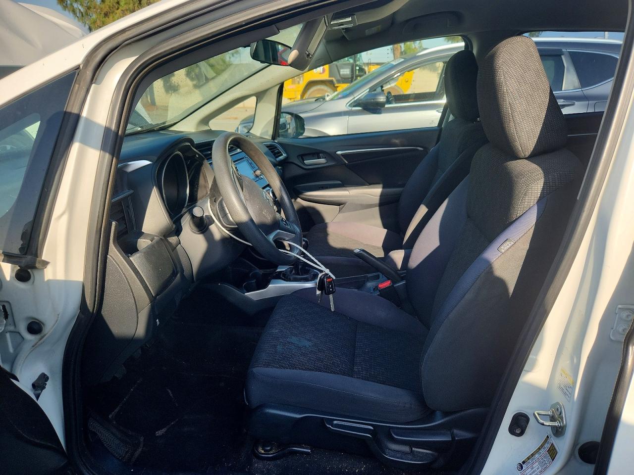 2015 Honda Fit Lx Белый vin: 3HGGK5G58FM712531