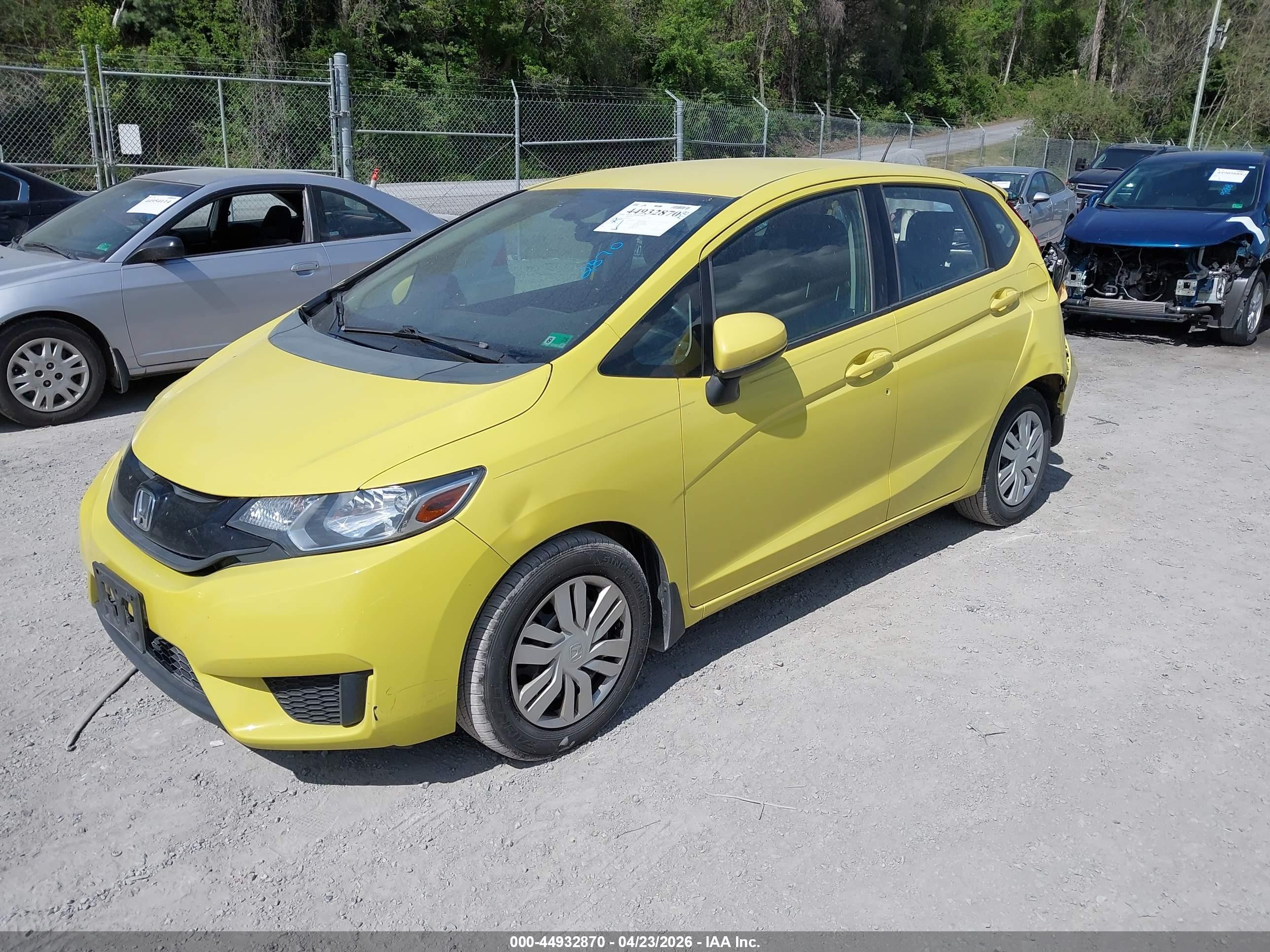 2015 Honda Fit Lx Yellow vin: 3HGGK5G58FM766914