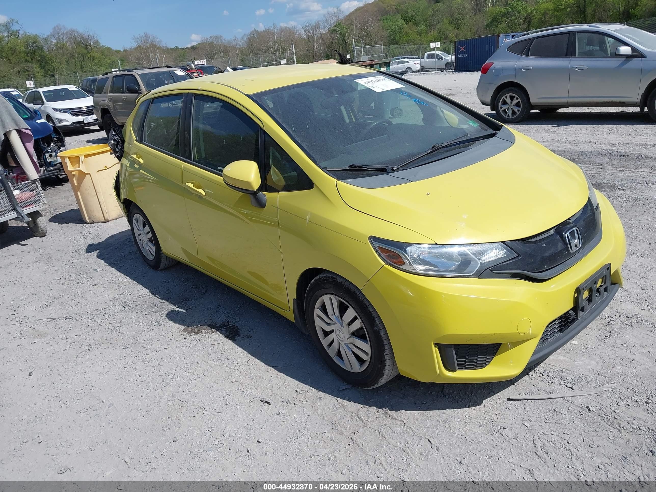 2015 Honda Fit Lx Yellow vin: 3HGGK5G58FM766914