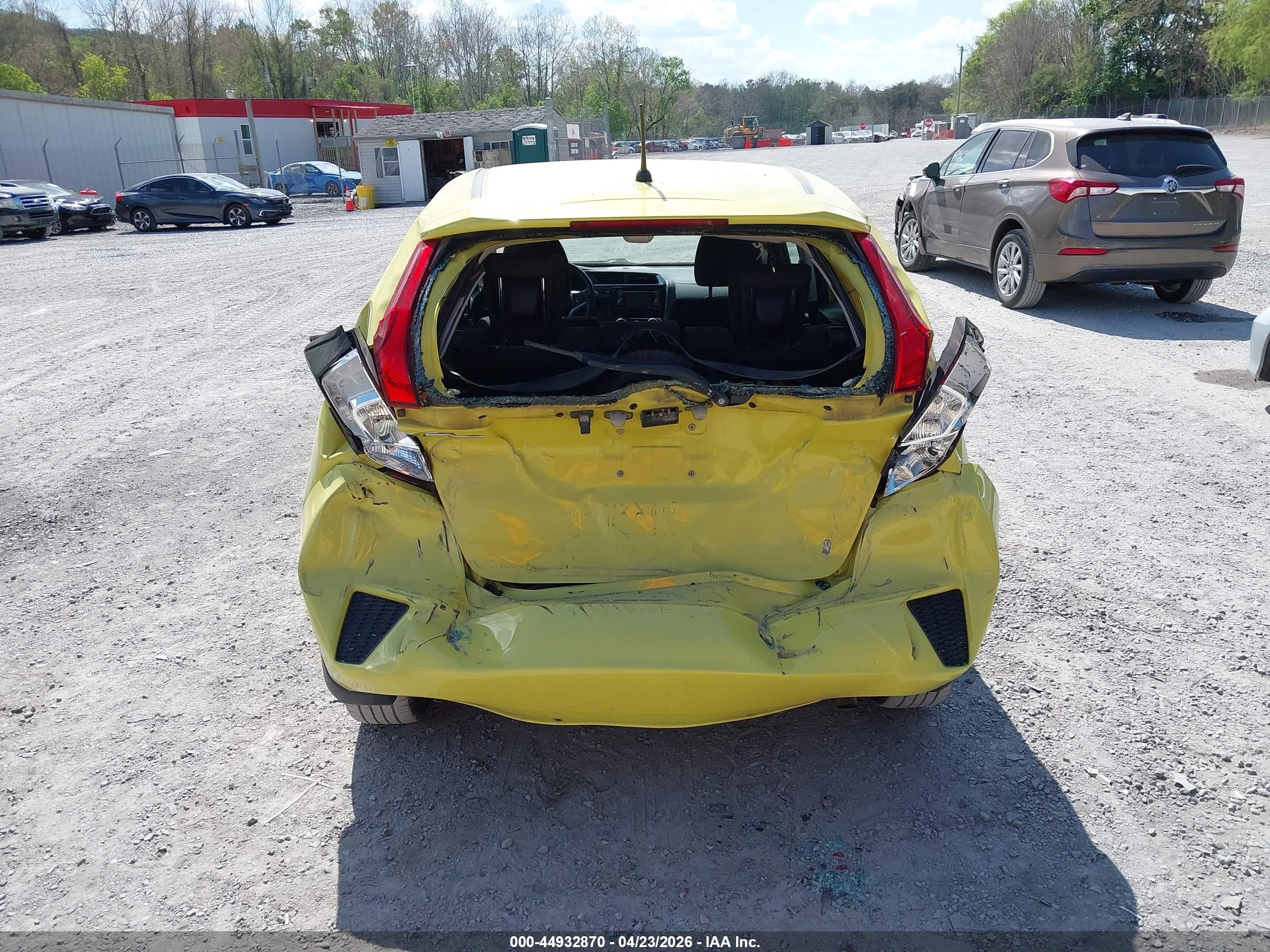 2015 Honda Fit Lx Yellow vin: 3HGGK5G58FM766914