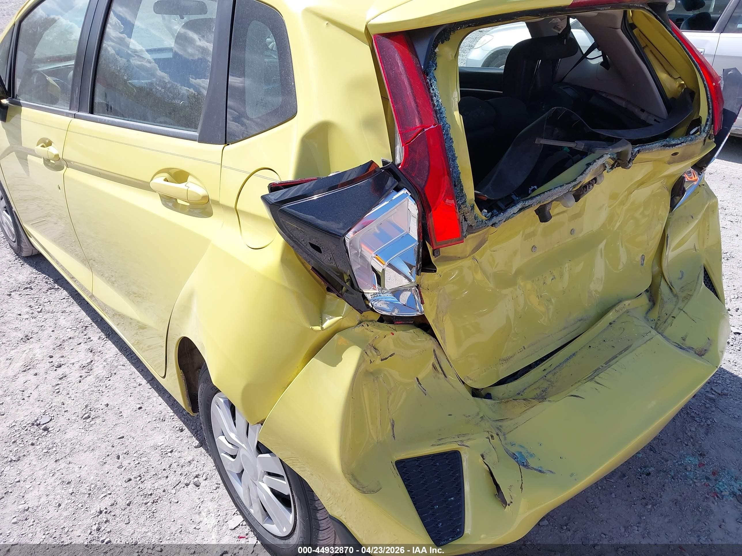 2015 Honda Fit Lx Yellow vin: 3HGGK5G58FM766914