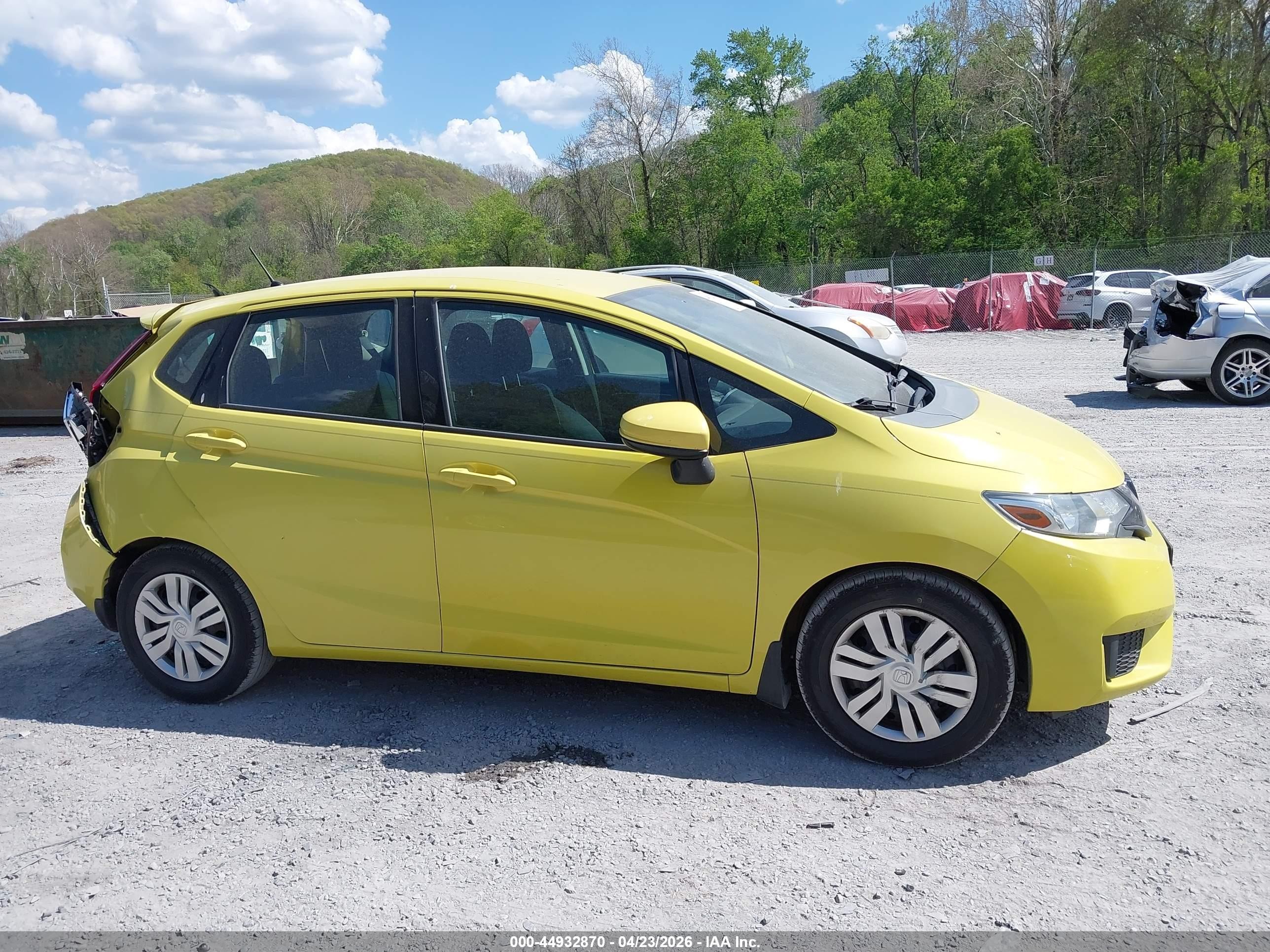 2015 Honda Fit Lx Yellow vin: 3HGGK5G58FM766914