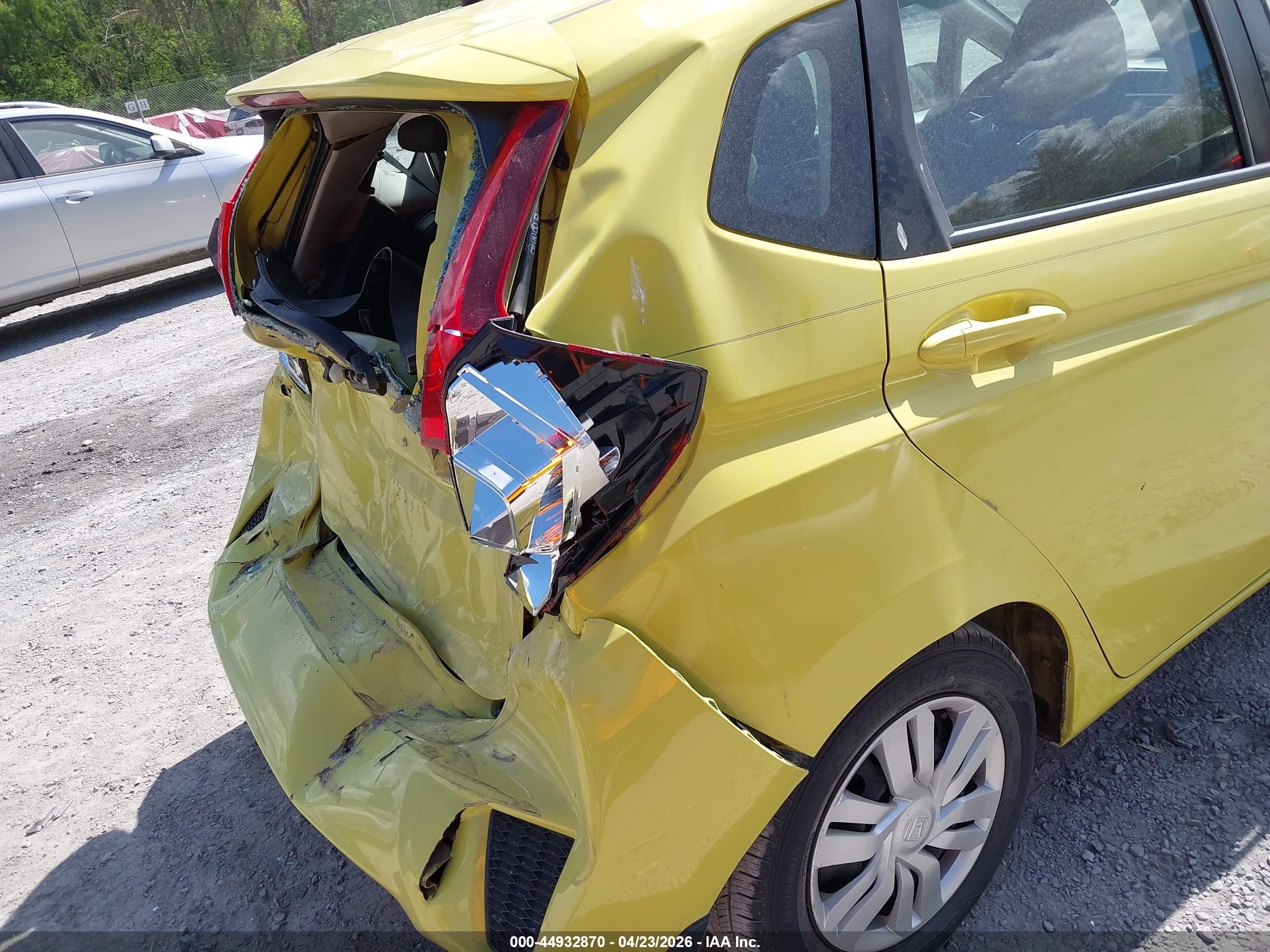 2015 Honda Fit Lx Yellow vin: 3HGGK5G58FM766914