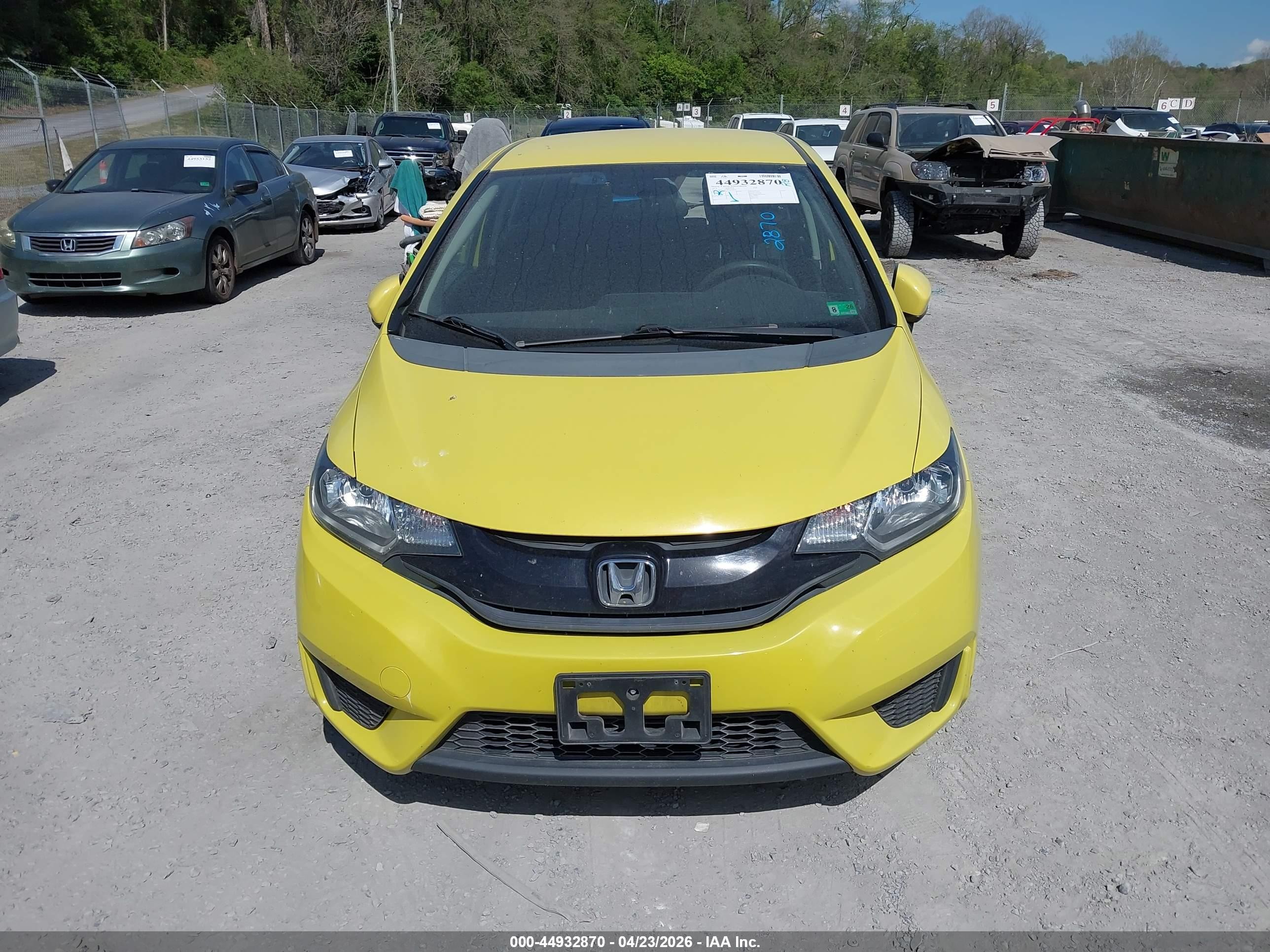 2015 Honda Fit Lx Yellow vin: 3HGGK5G58FM766914