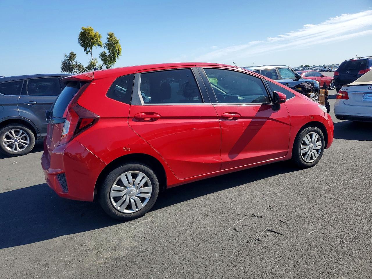 2015 Honda Fit Lx Red vin: 3HGGK5G59FM767683