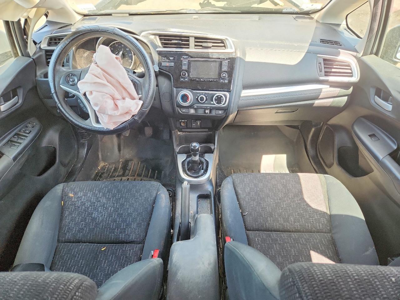 2015 Honda Fit Lx Серебряный vin: 3HGGK5G5XFM764212