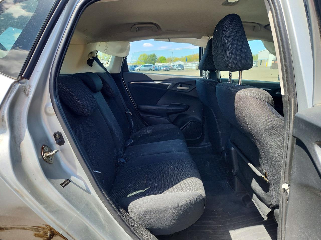 2015 Honda Fit Lx Серебряный vin: 3HGGK5G5XFM764212