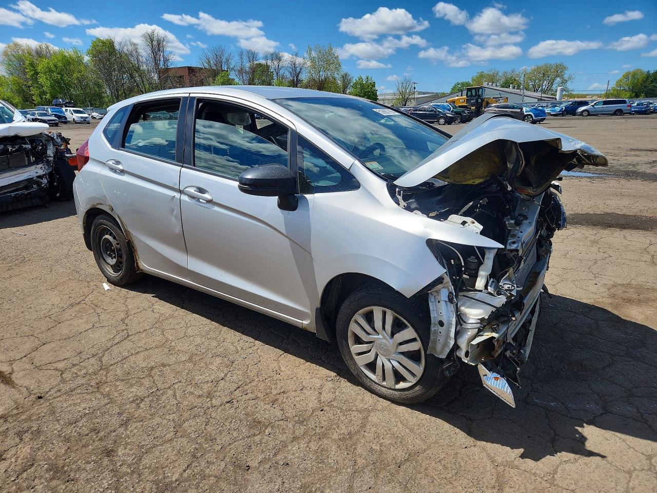 2015 Honda Fit Lx Серебряный vin: 3HGGK5G5XFM764212