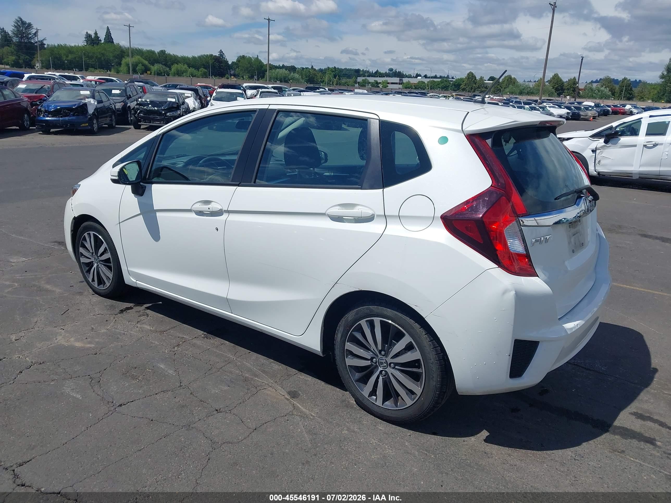 2015 Honda Fit Ex White vin: 3HGGK5G82FM739377