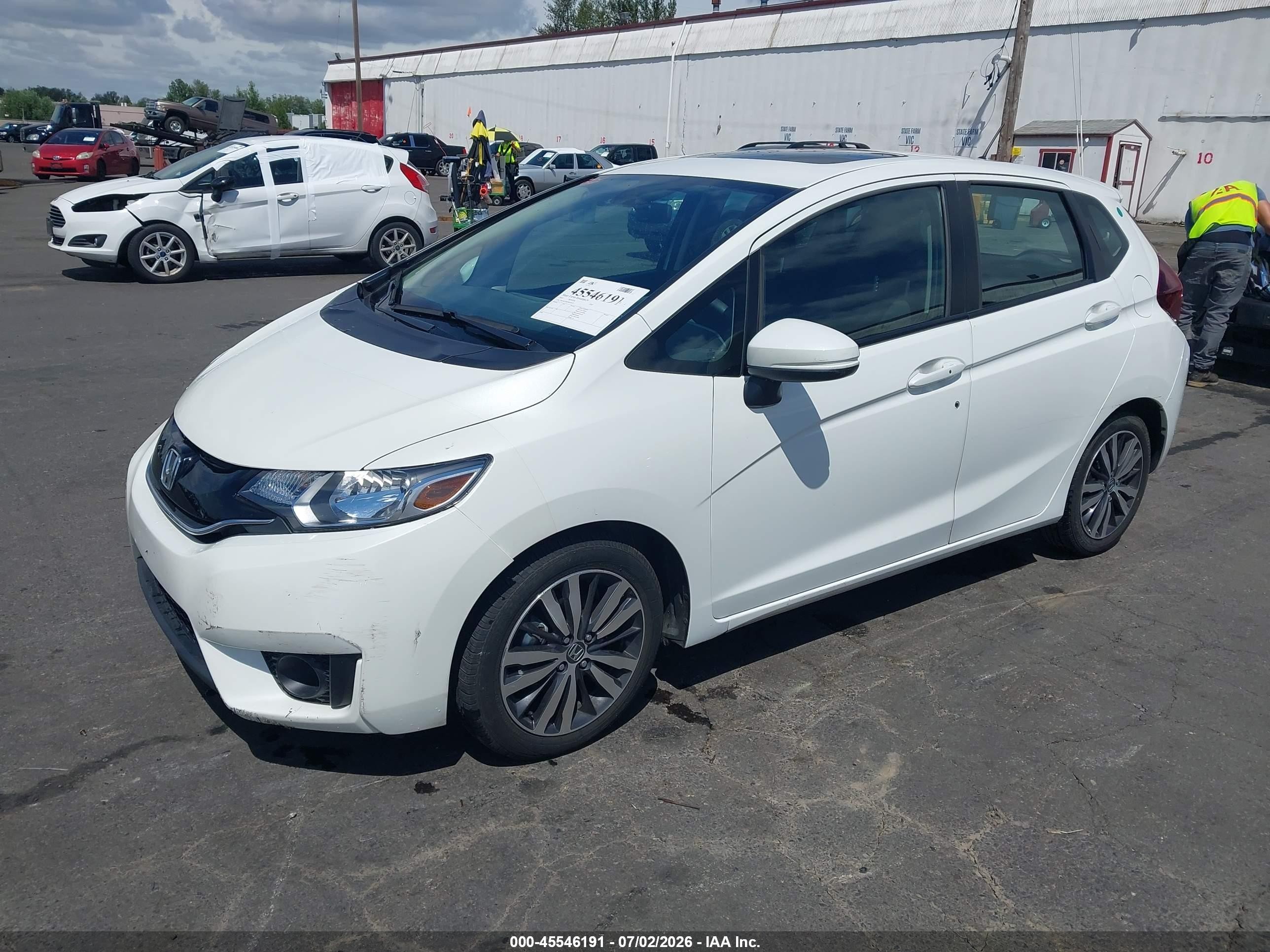 2015 Honda Fit Ex White vin: 3HGGK5G82FM739377