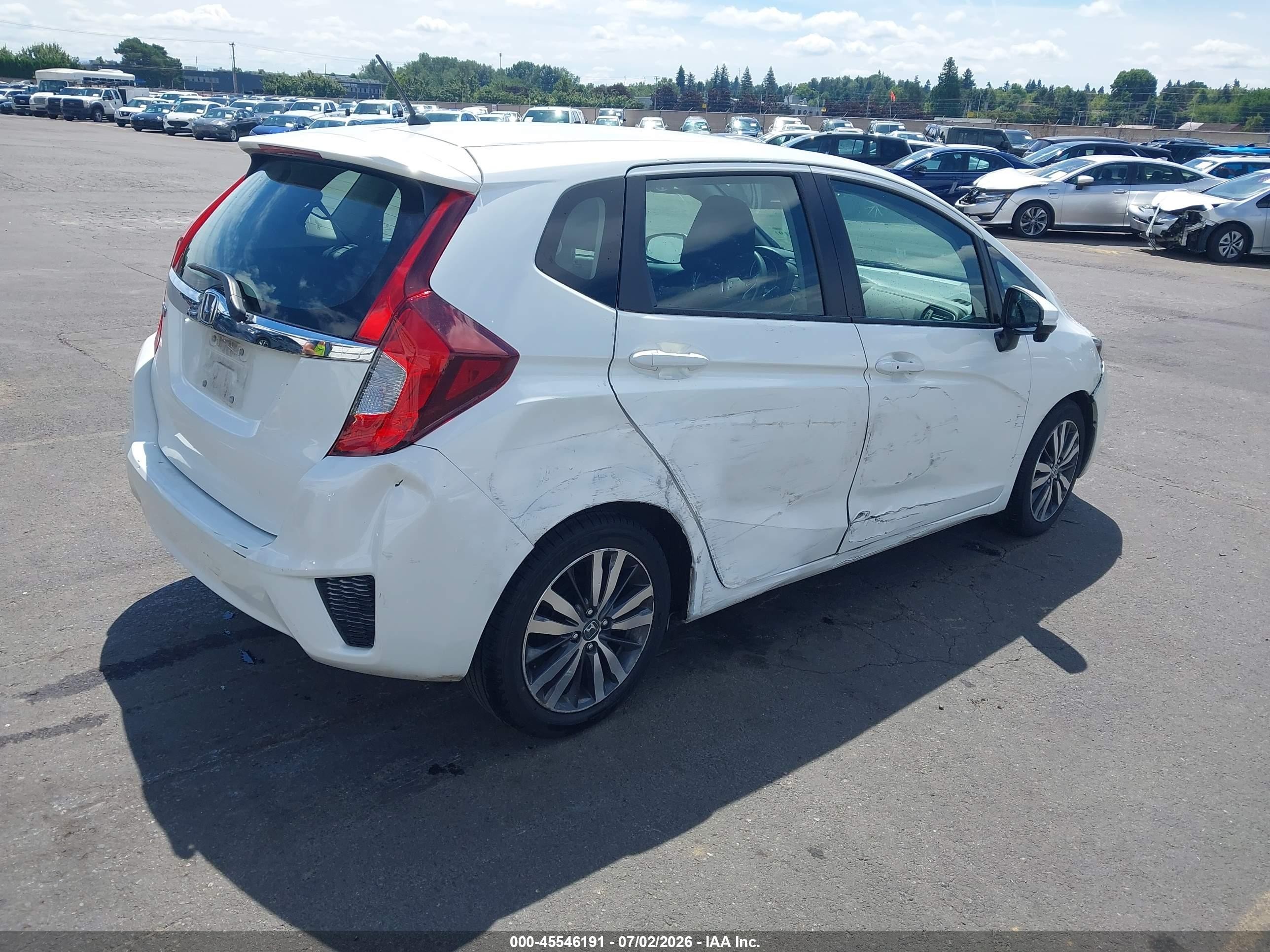 2015 Honda Fit Ex White vin: 3HGGK5G82FM739377
