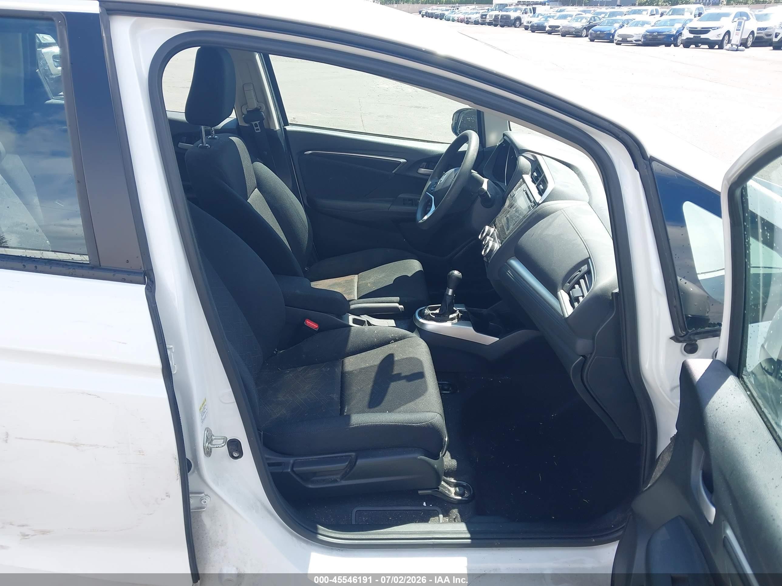 2015 Honda Fit Ex White vin: 3HGGK5G82FM739377