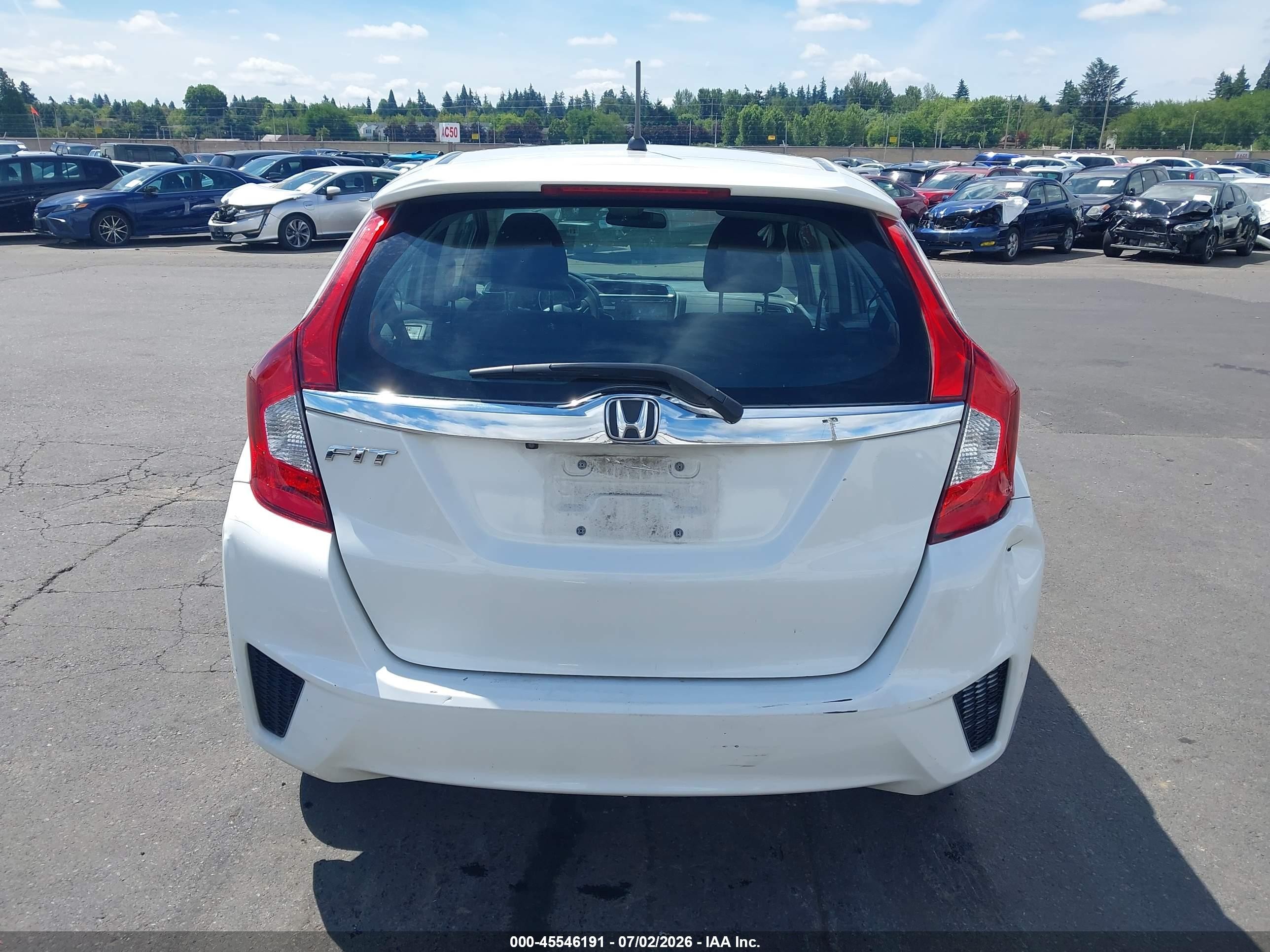 2015 Honda Fit Ex White vin: 3HGGK5G82FM739377
