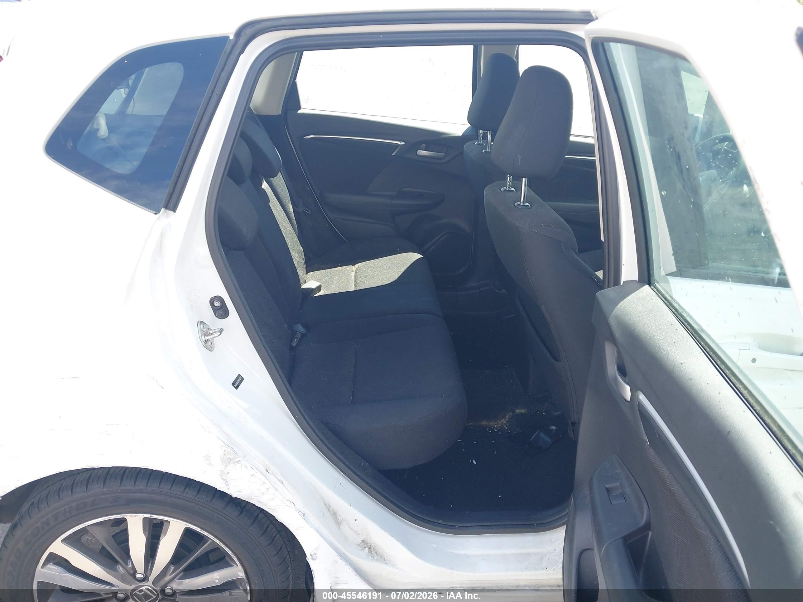 2015 Honda Fit Ex White vin: 3HGGK5G82FM739377