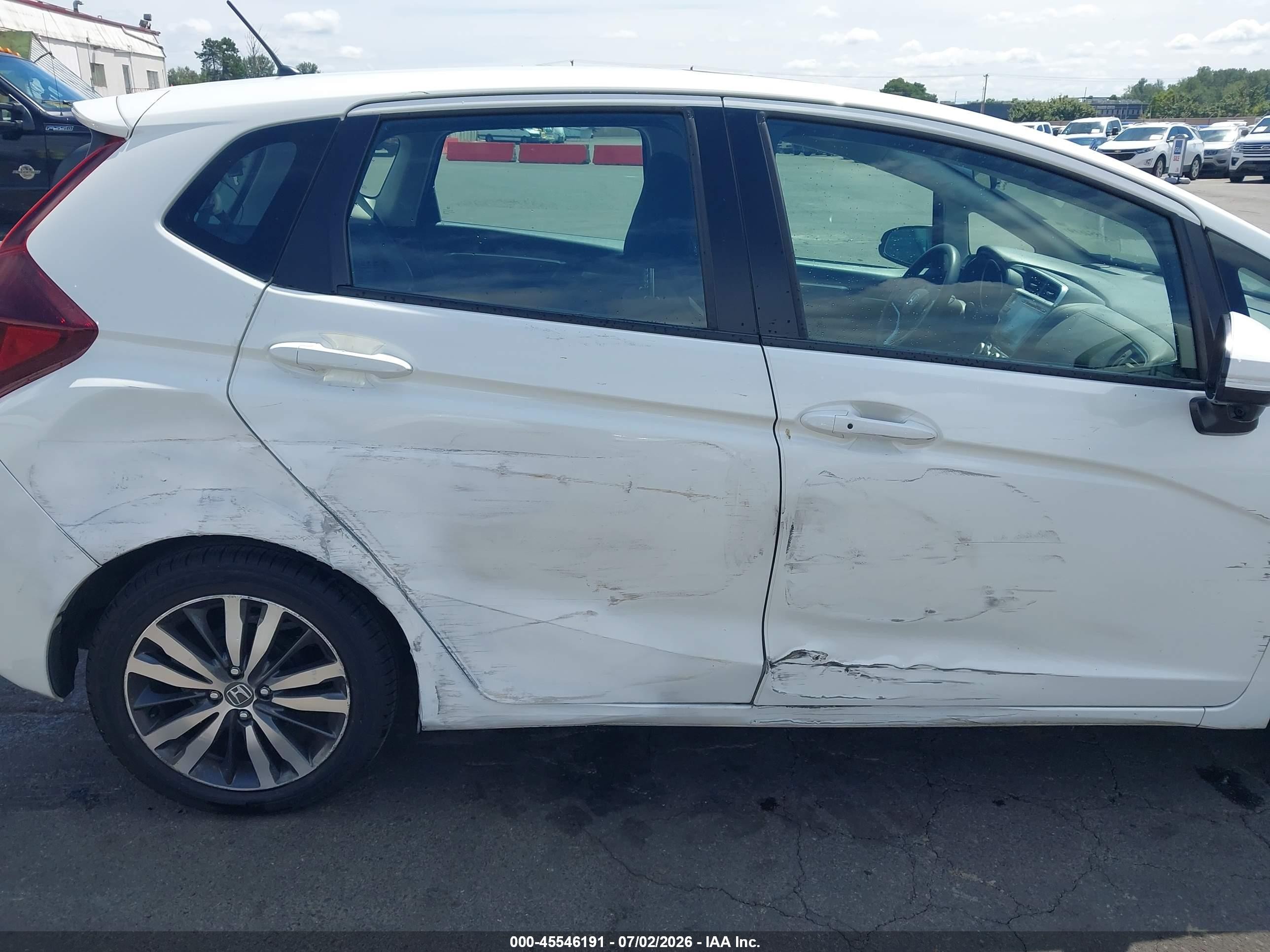 2015 Honda Fit Ex White vin: 3HGGK5G82FM739377