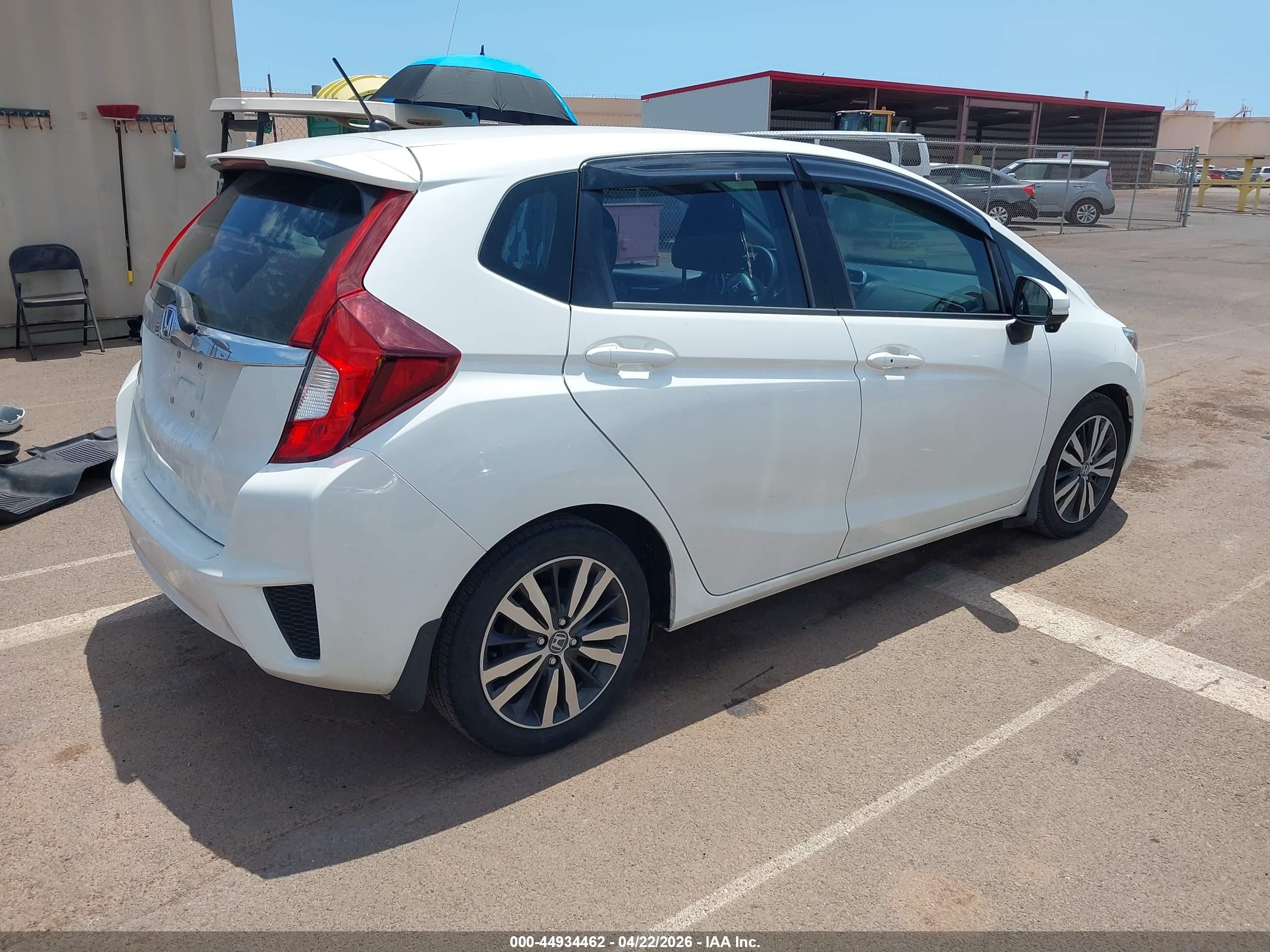 2015 Honda Fit Ex White vin: 3HGGK5G84FM725285