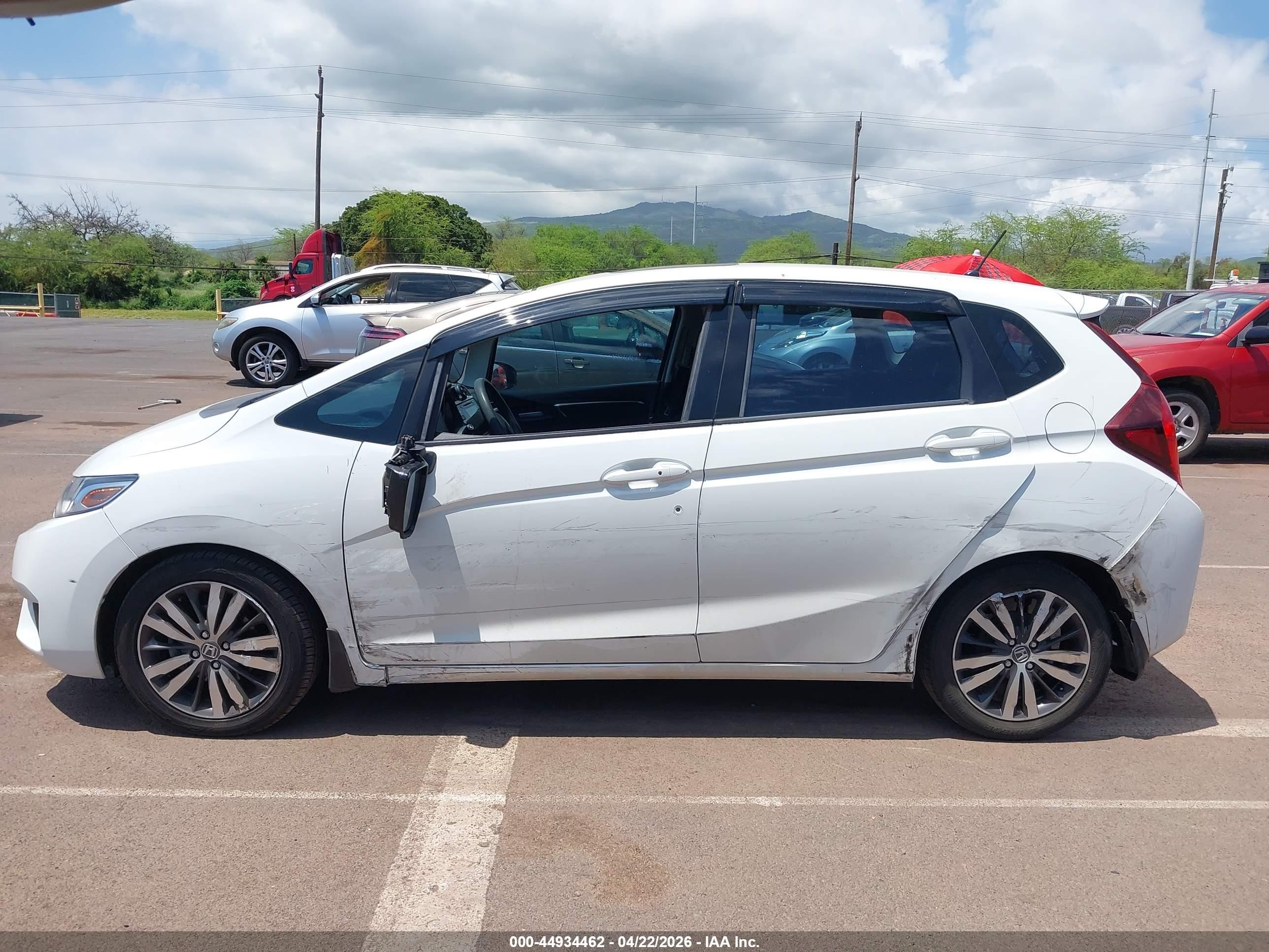 2015 Honda Fit Ex White vin: 3HGGK5G84FM725285