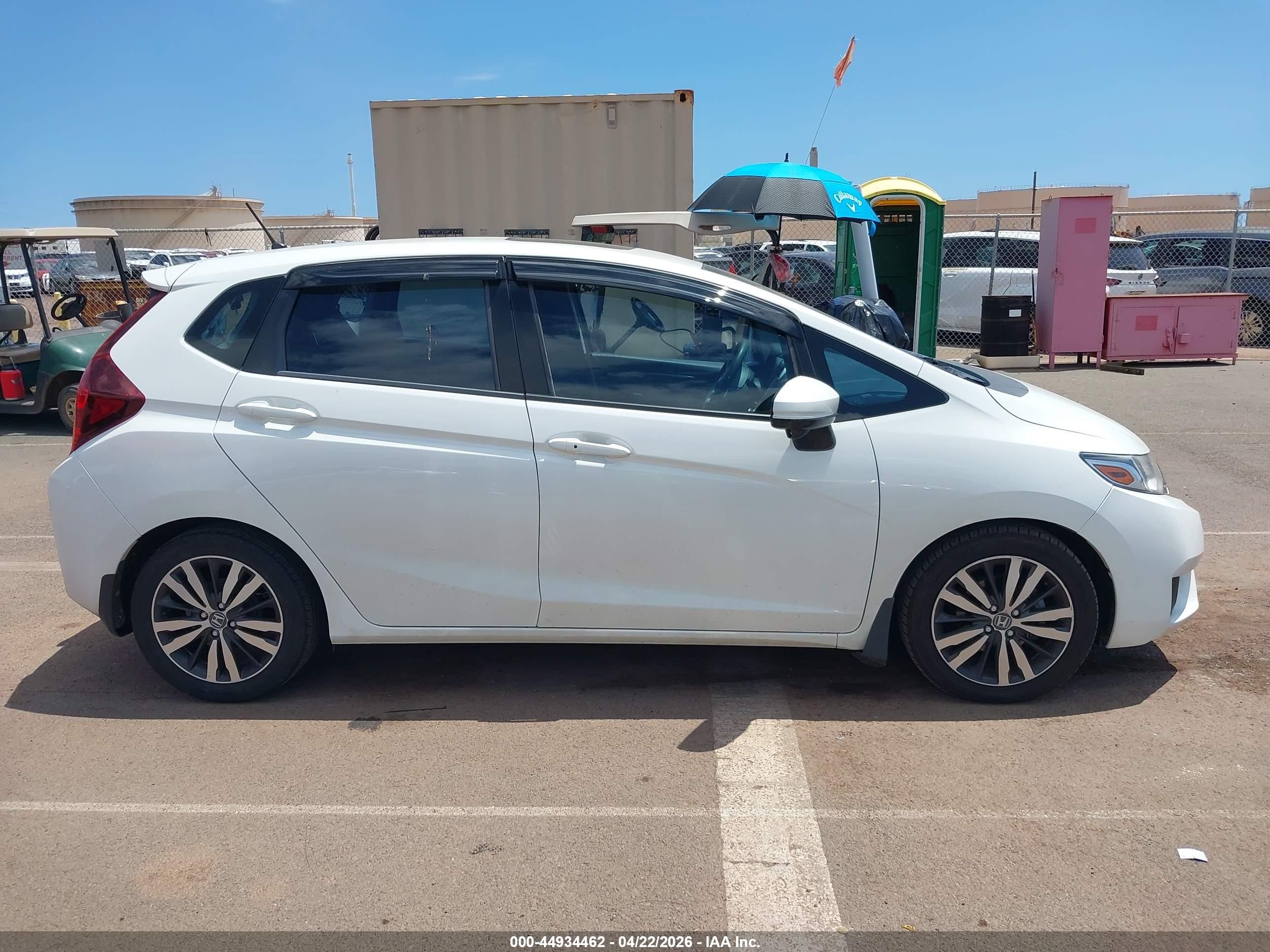 2015 Honda Fit Ex White vin: 3HGGK5G84FM725285