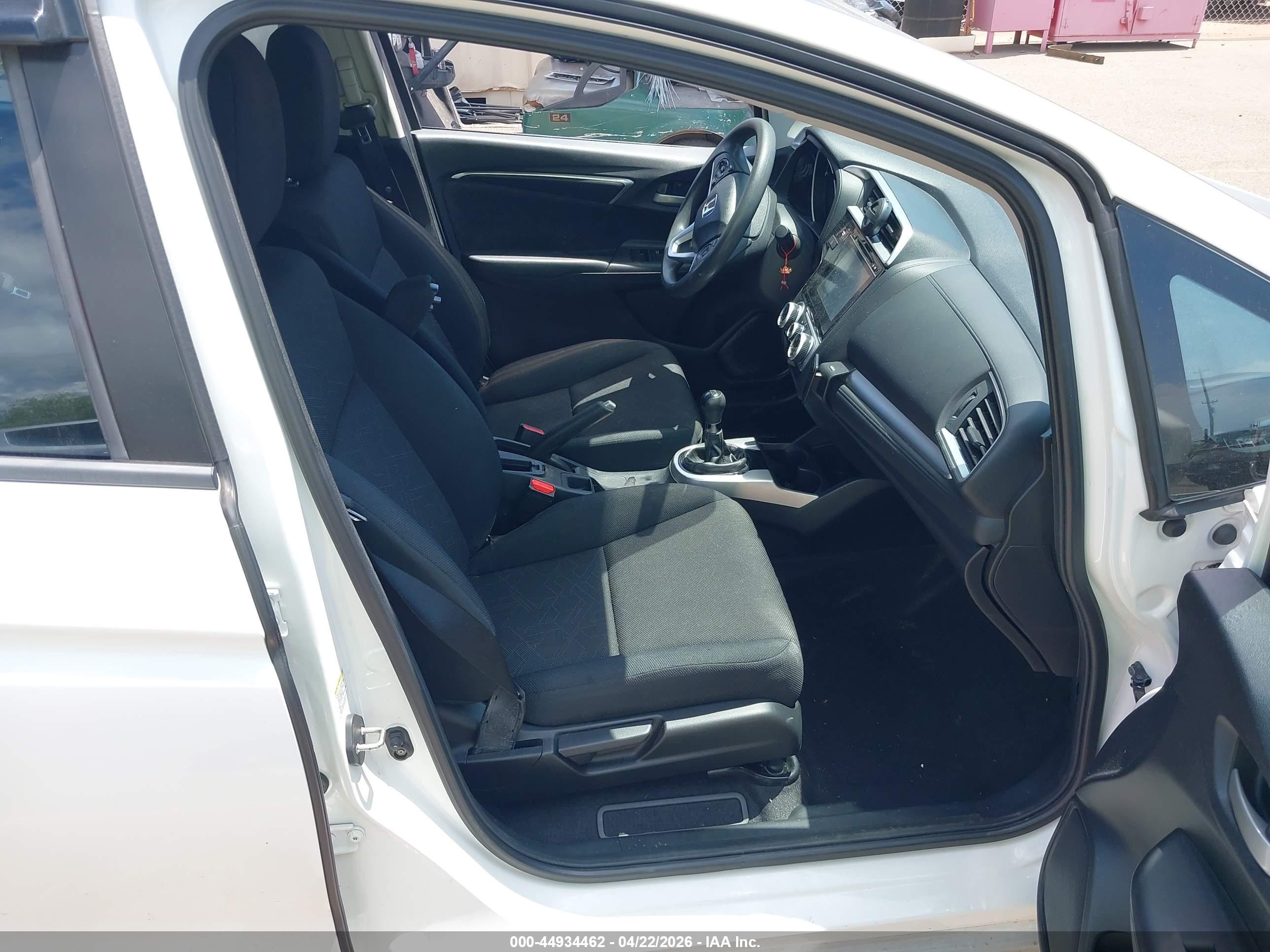 2015 Honda Fit Ex White vin: 3HGGK5G84FM725285