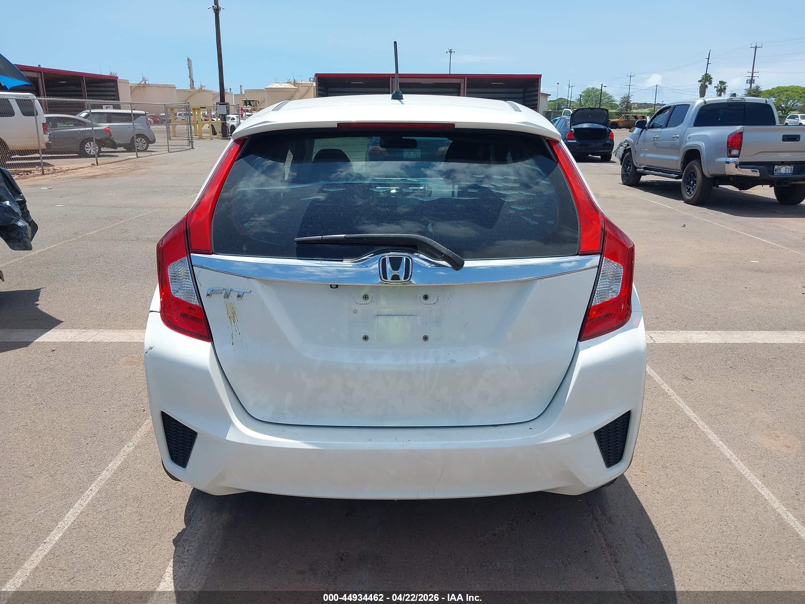 2015 Honda Fit Ex White vin: 3HGGK5G84FM725285