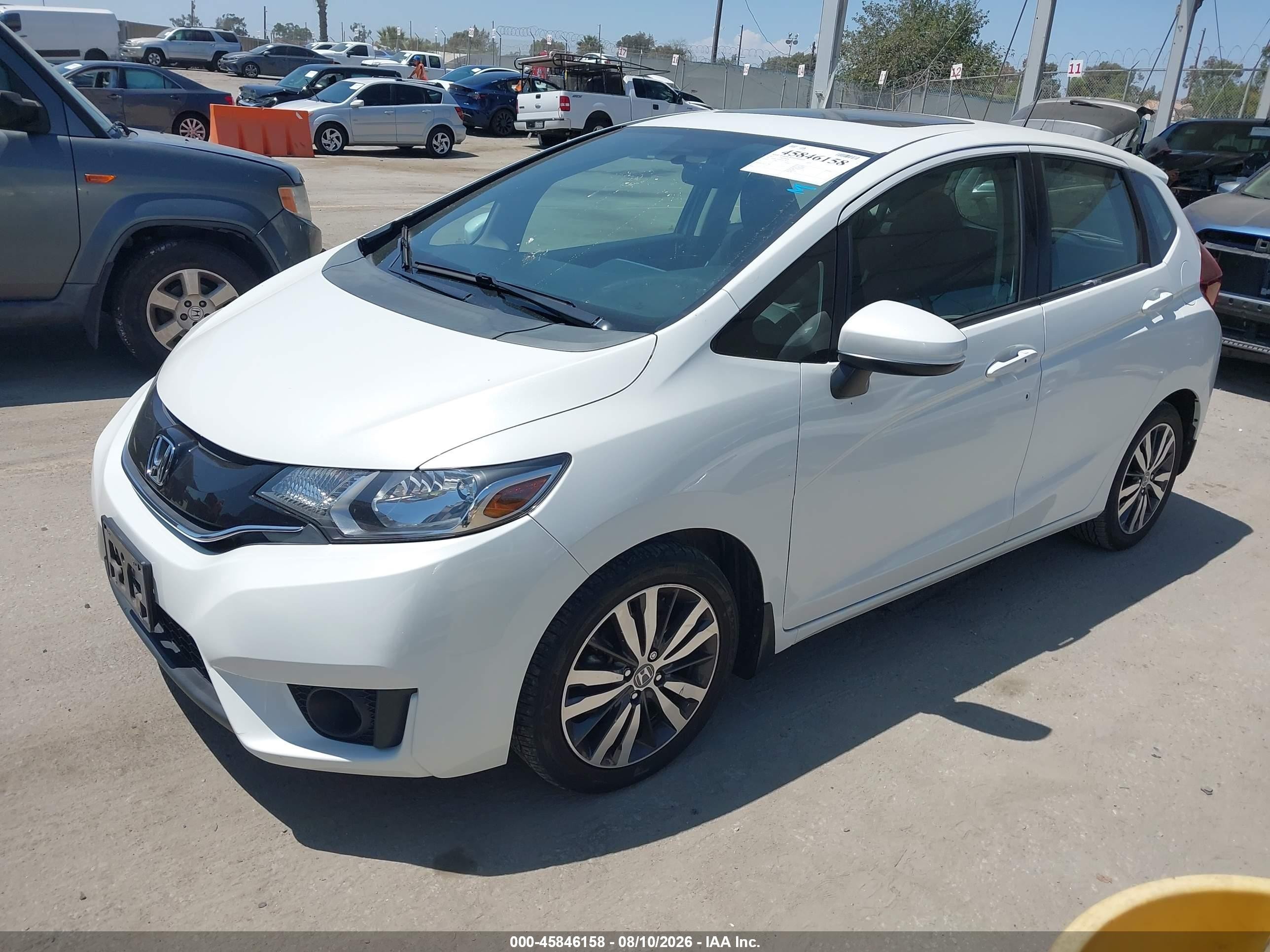 2015 Honda Fit Ex White vin: 3HGGK5G89FM717070