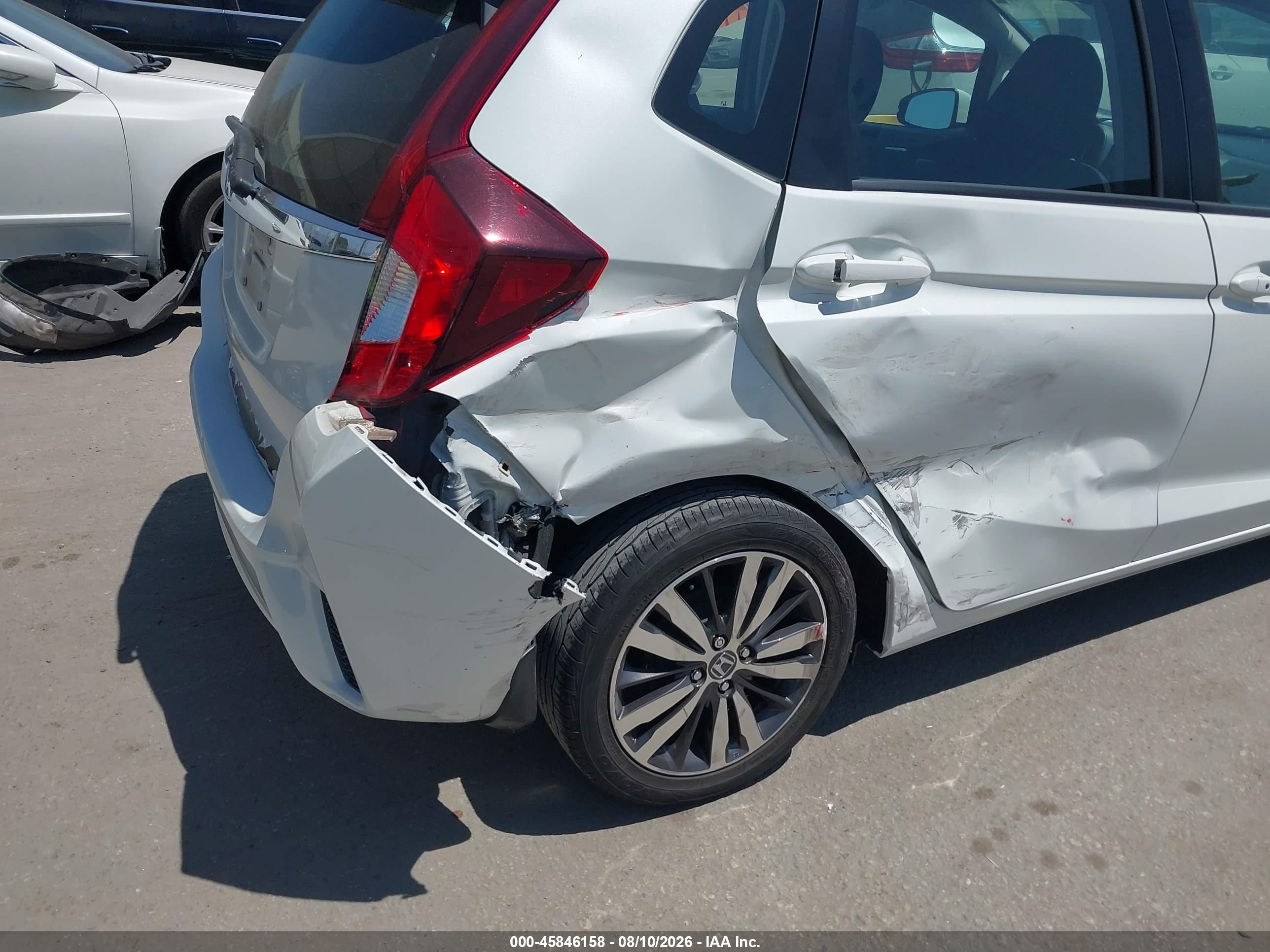 2015 Honda Fit Ex White vin: 3HGGK5G89FM717070