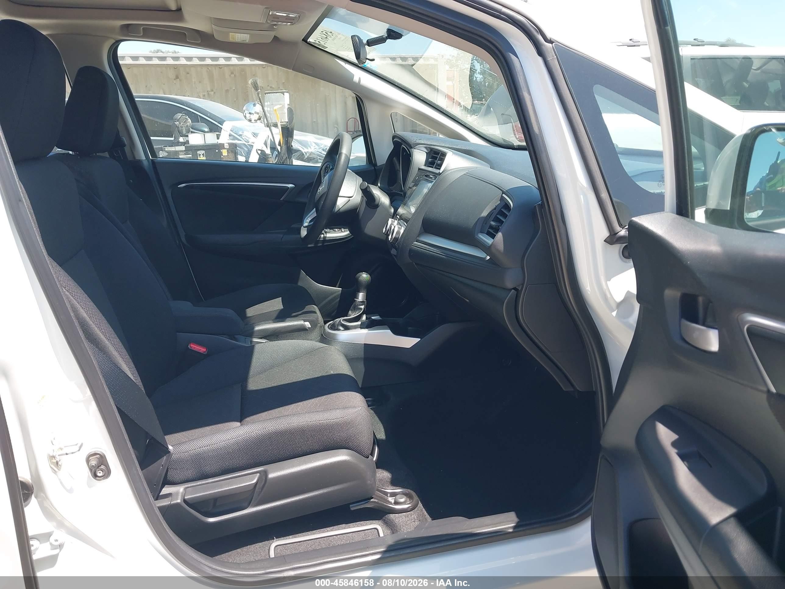 2015 Honda Fit Ex White vin: 3HGGK5G89FM717070