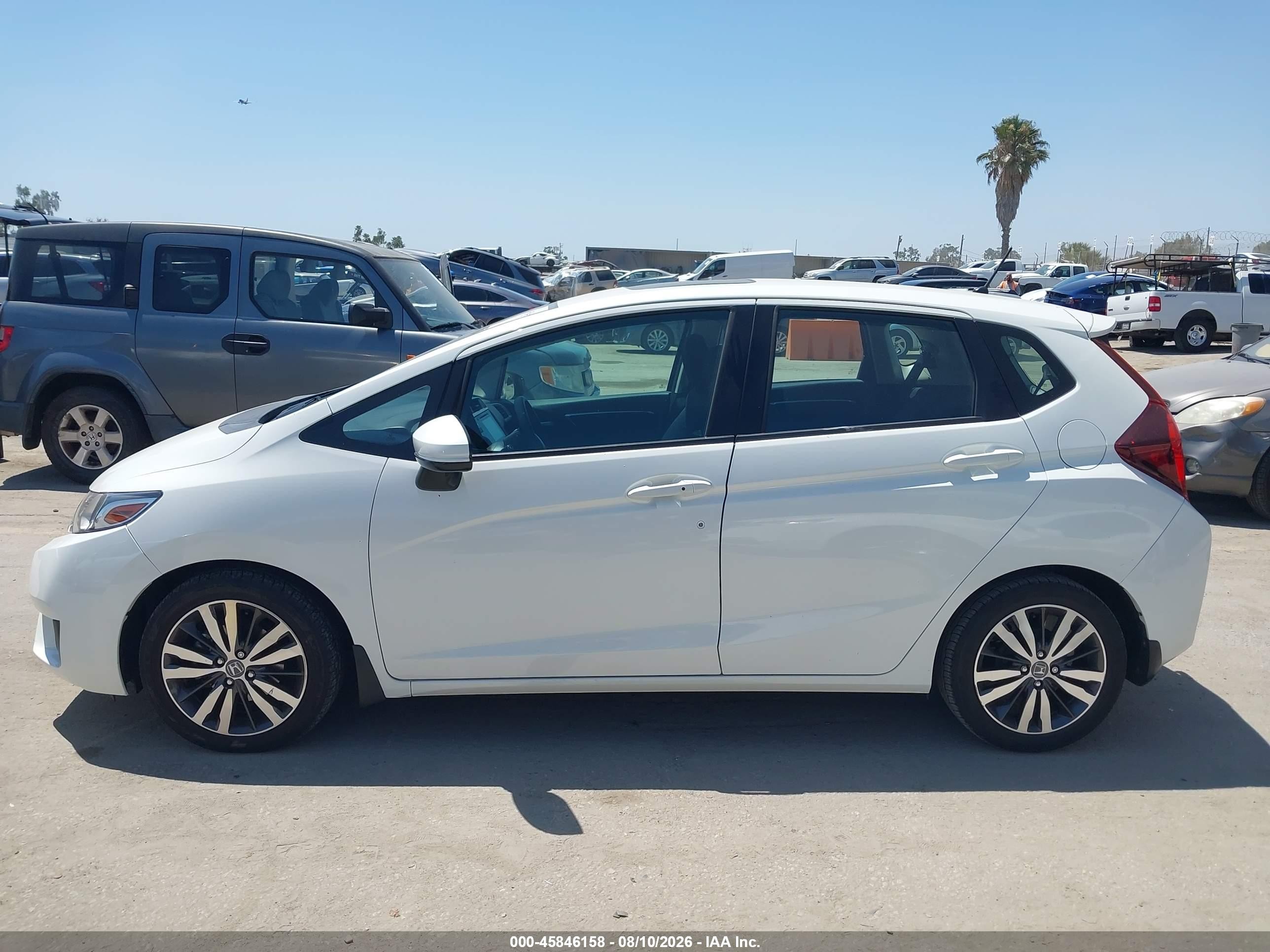 2015 Honda Fit Ex White vin: 3HGGK5G89FM717070