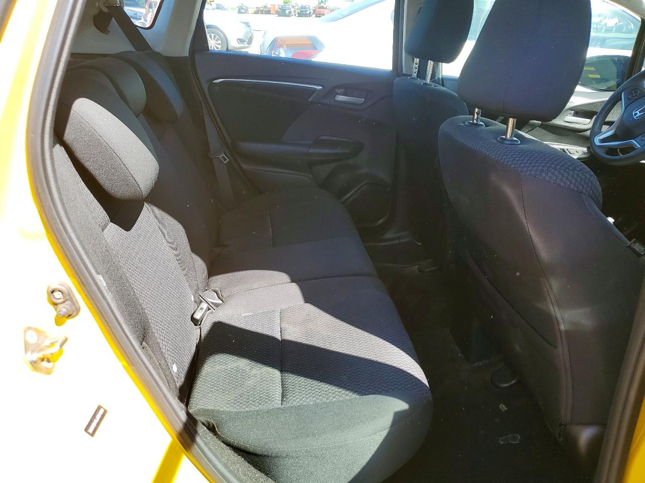 2018 Honda Fit Lx Yellow vin: 3HGGK5H45JM704689