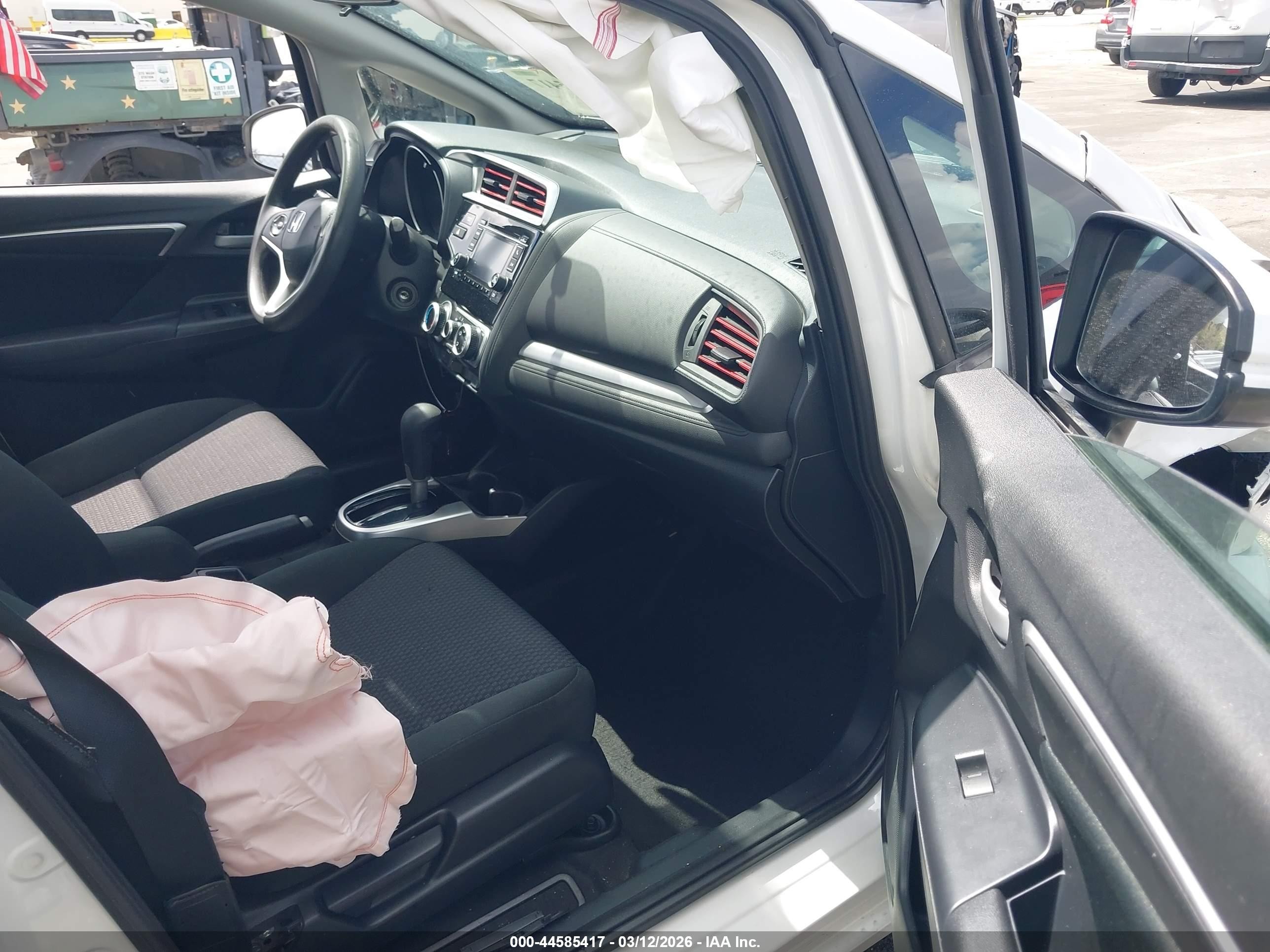 2020 Honda Fit Lx White vin: 3HGGK5H48LM726382