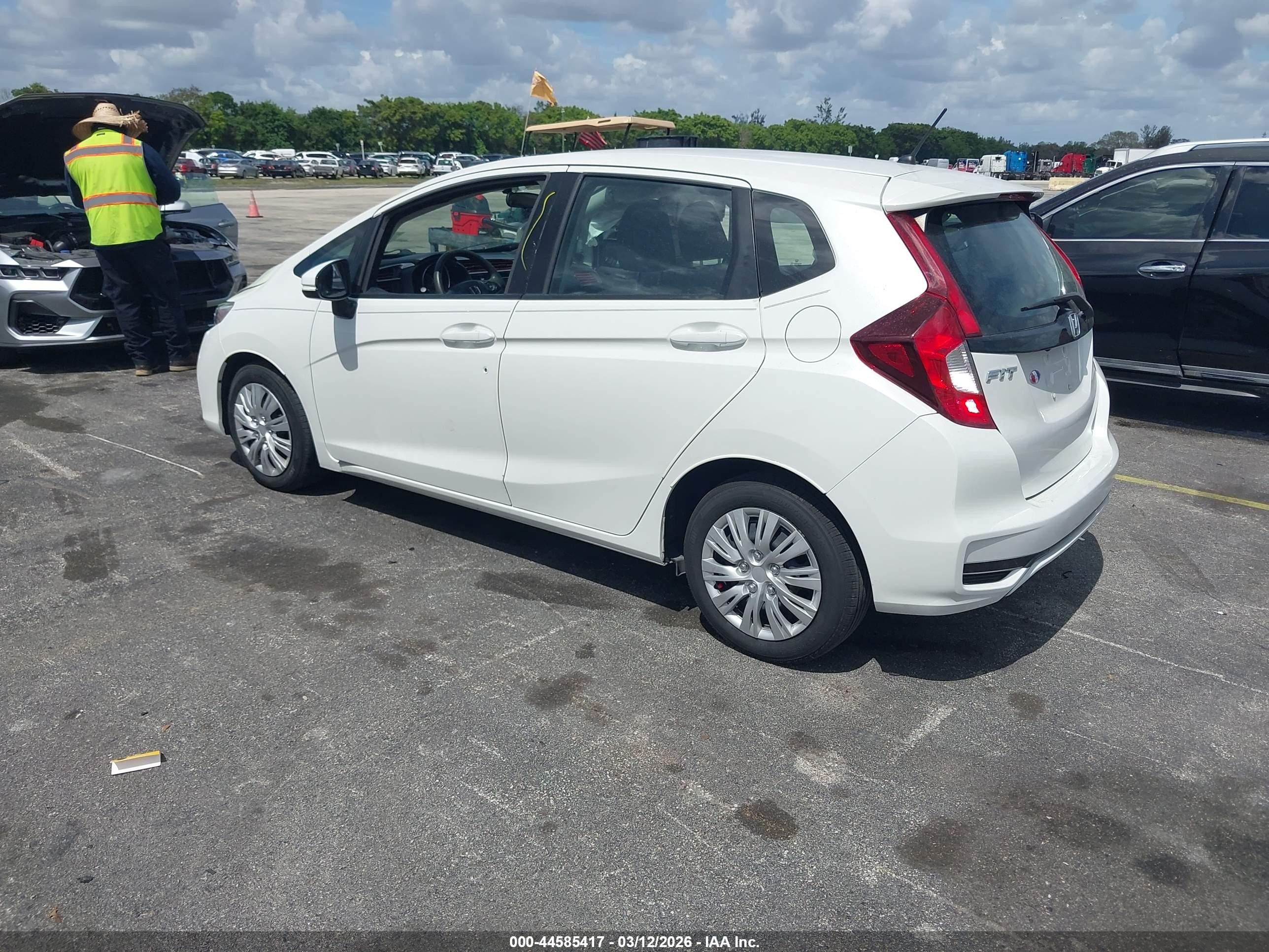 2020 Honda Fit Lx White vin: 3HGGK5H48LM726382