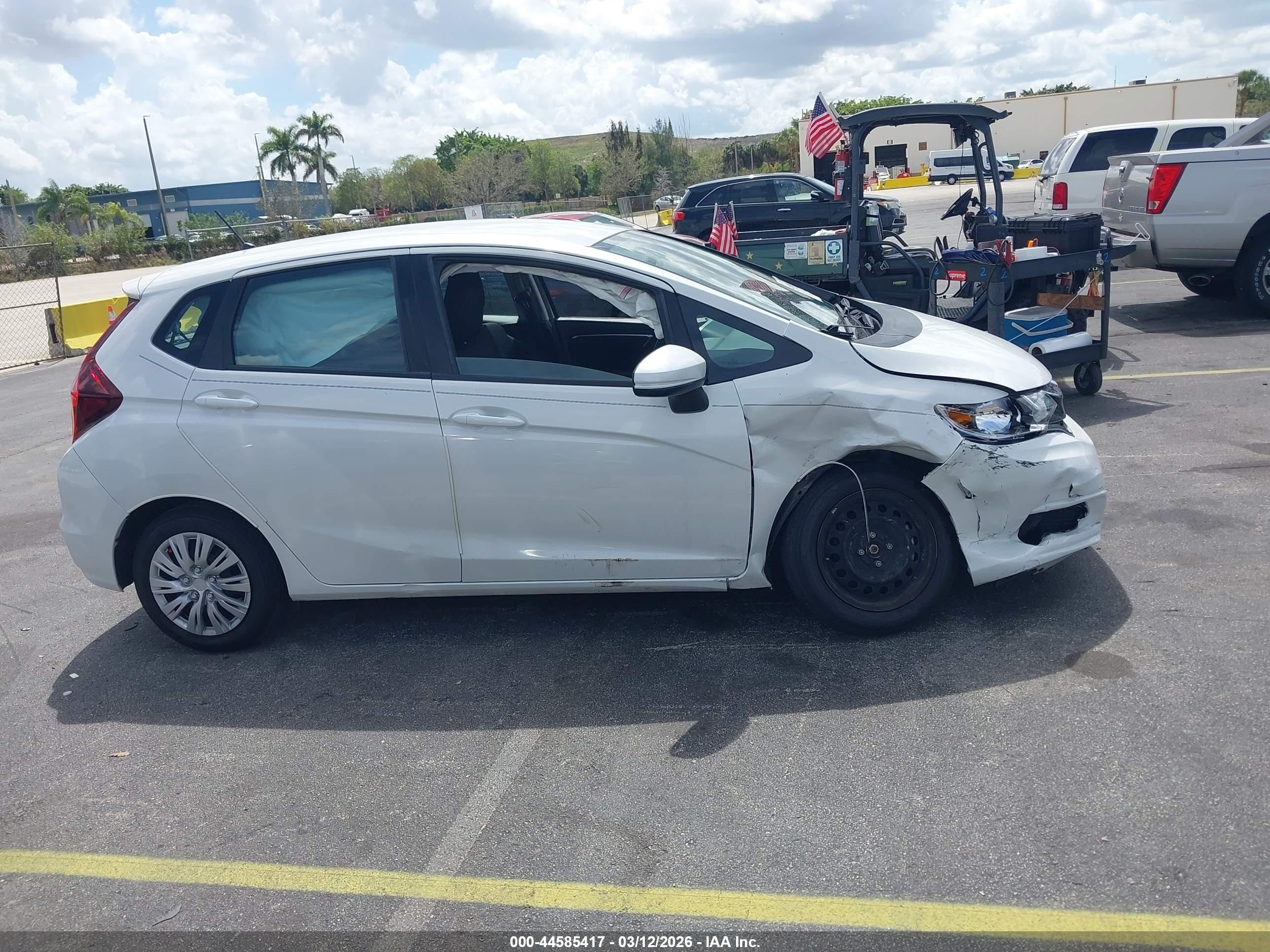 2020 Honda Fit Lx White vin: 3HGGK5H48LM726382