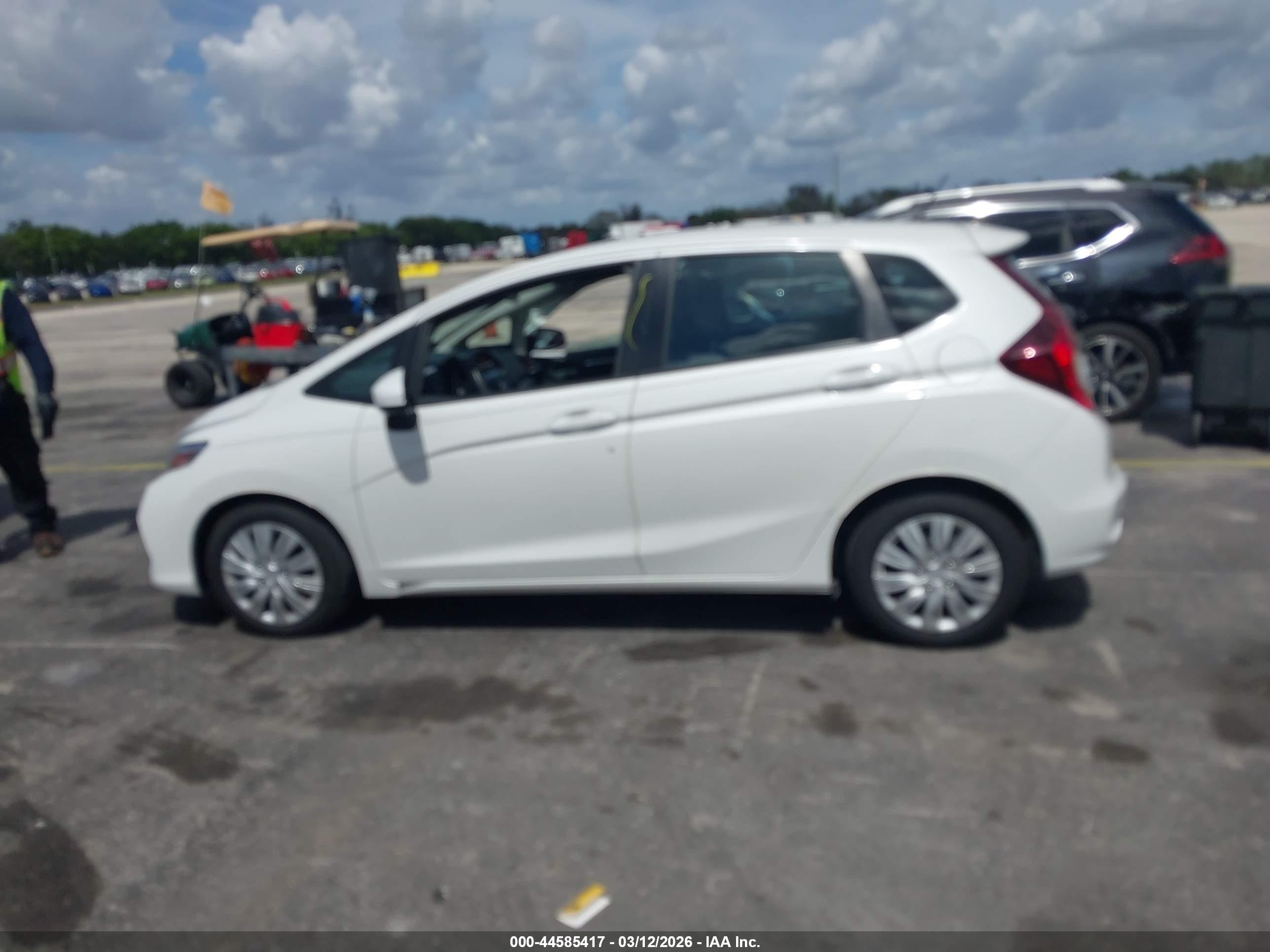 2020 Honda Fit Lx White vin: 3HGGK5H48LM726382