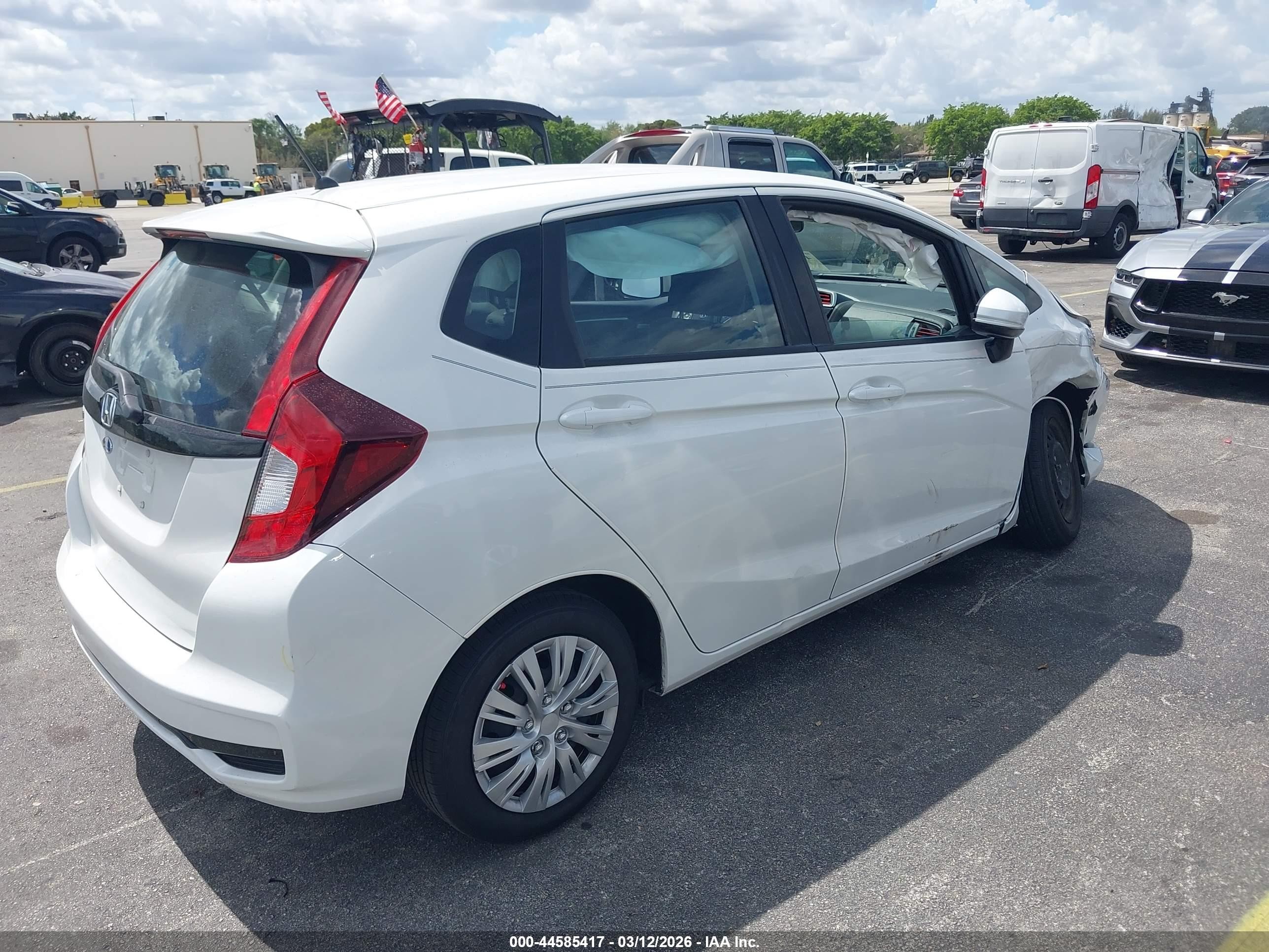 2020 Honda Fit Lx White vin: 3HGGK5H48LM726382
