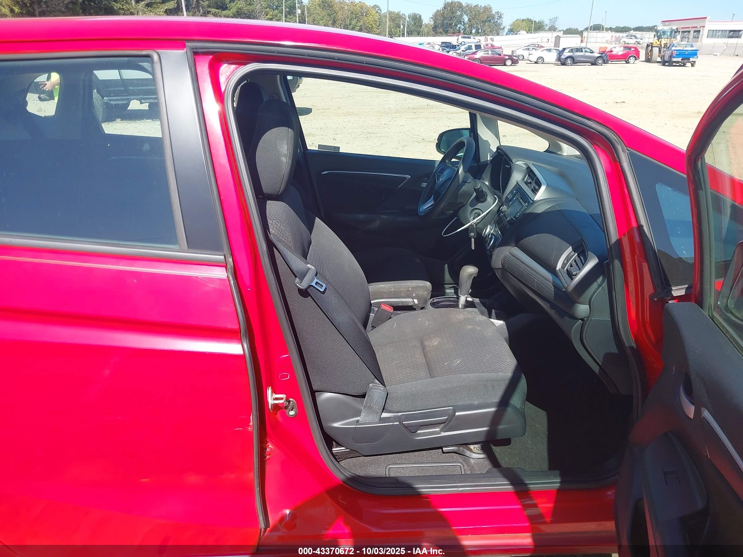 2018 Honda Fit Lx Red vin: 3HGGK5H4XJM735596
