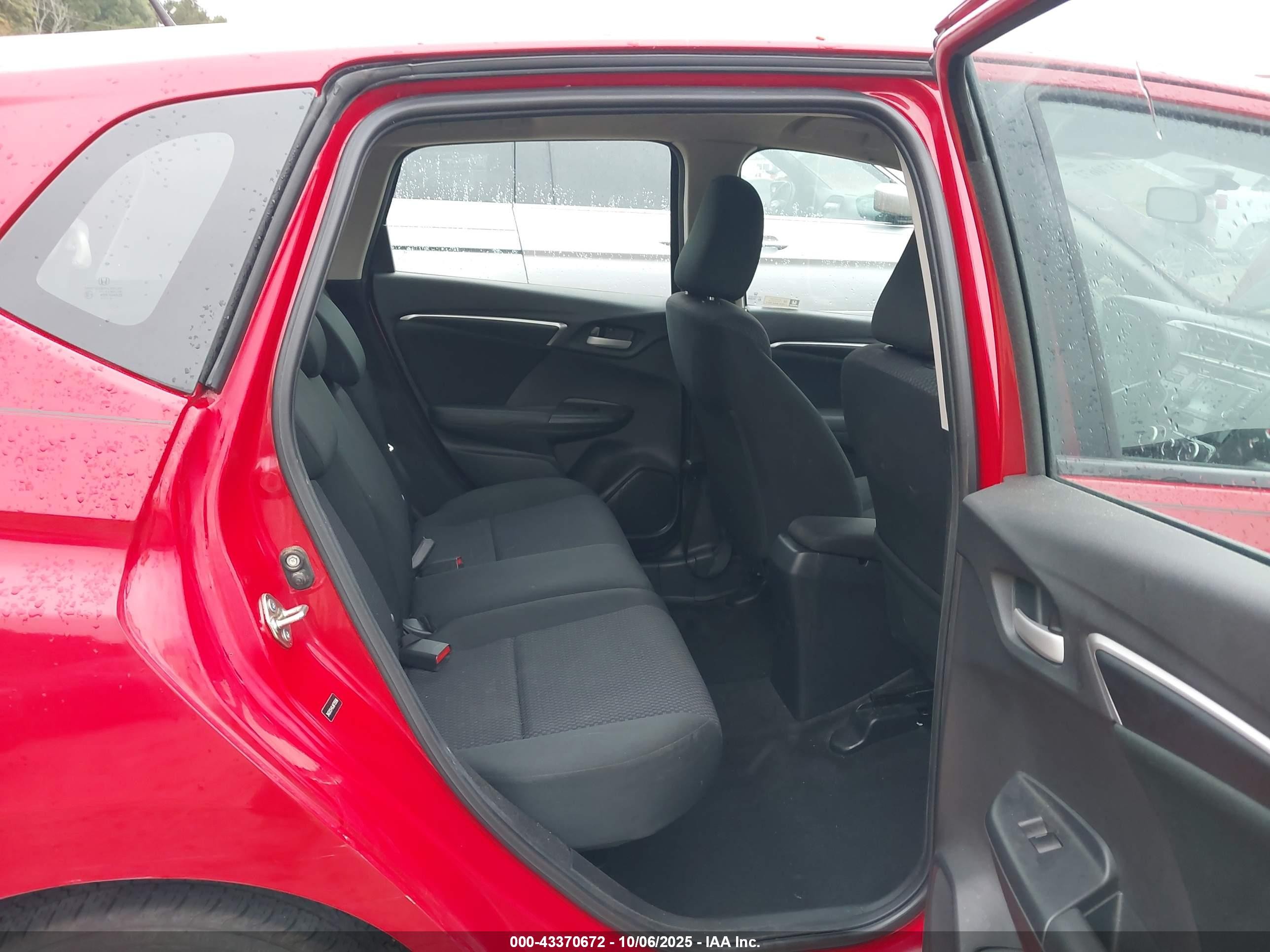 2018 Honda Fit Lx Red vin: 3HGGK5H4XJM735596