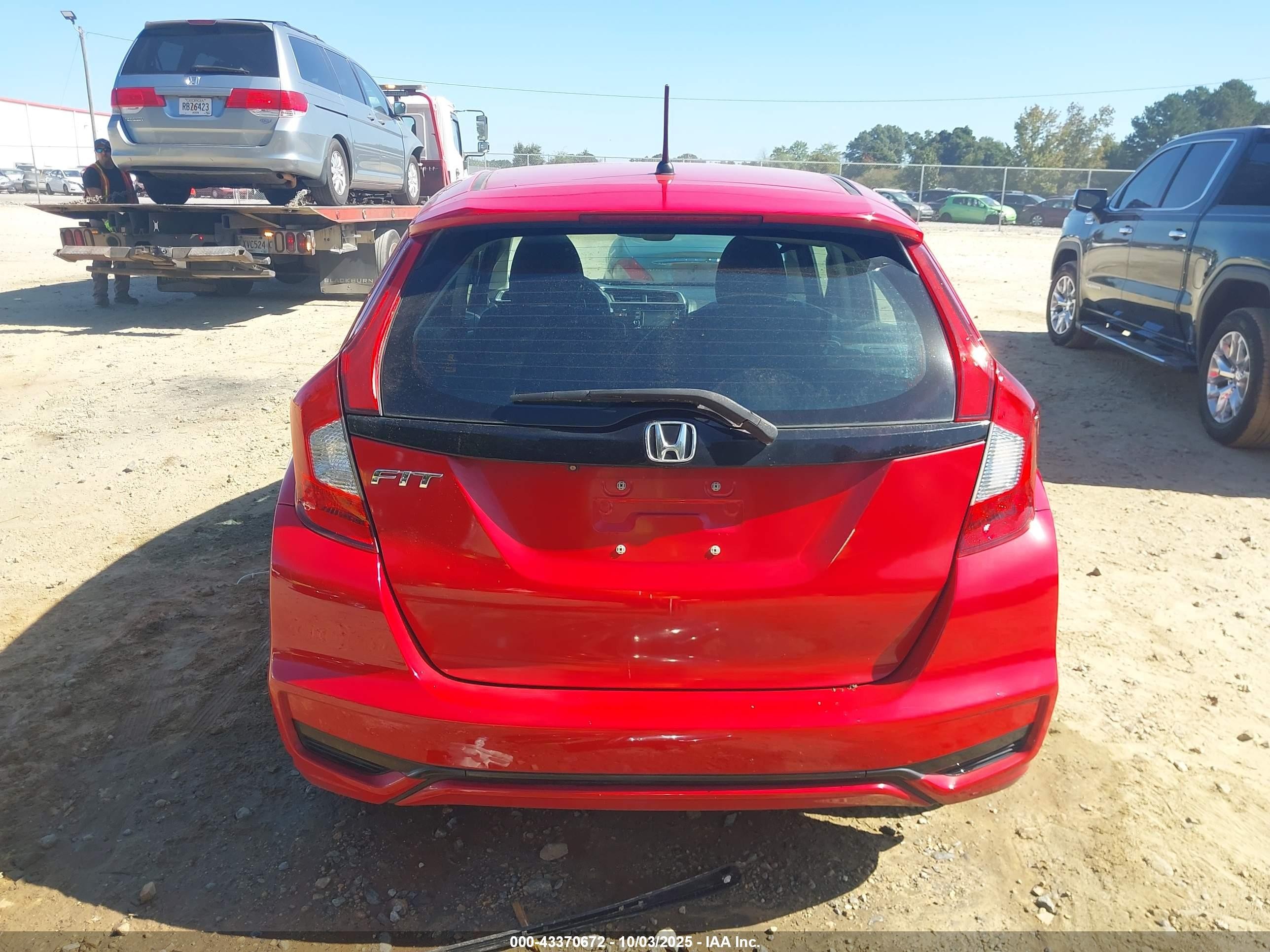 2018 Honda Fit Lx Red vin: 3HGGK5H4XJM735596