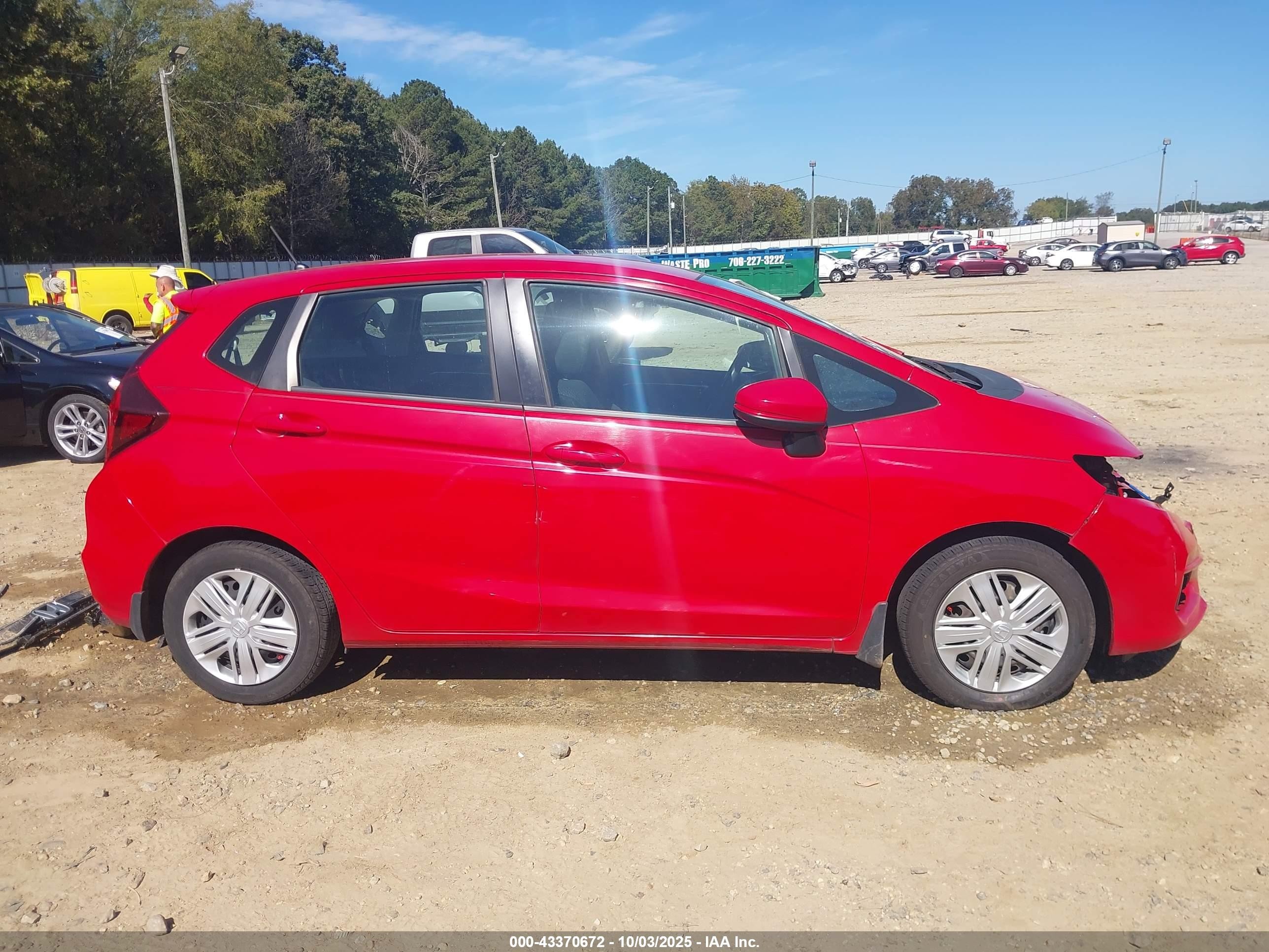 2018 Honda Fit Lx Red vin: 3HGGK5H4XJM735596