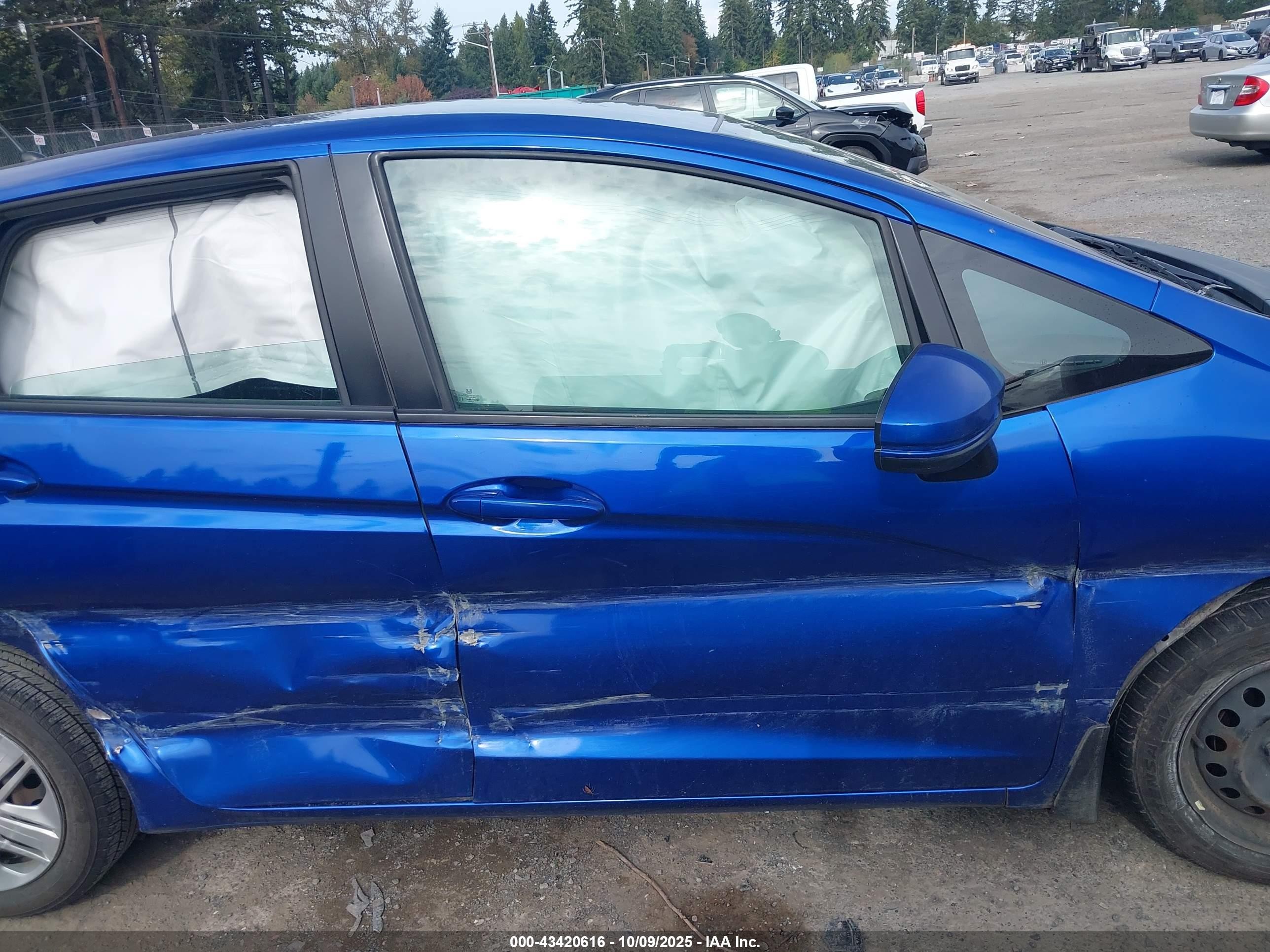 2018 Honda Fit Lx Blue vin: 3HGGK5H4XJM735730