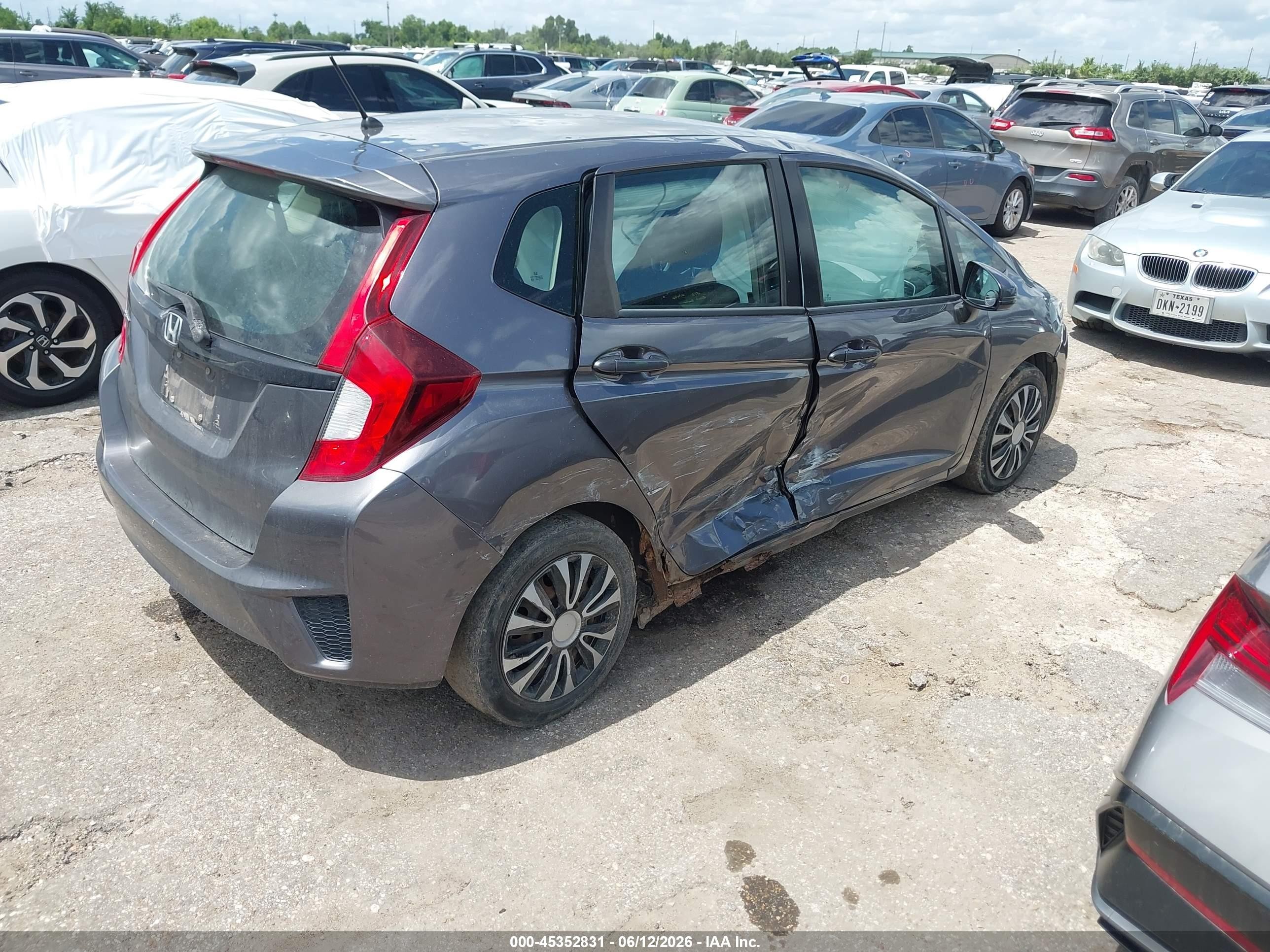 2015 Honda Fit Lx Gray vin: 3HGGK5H50FM752522