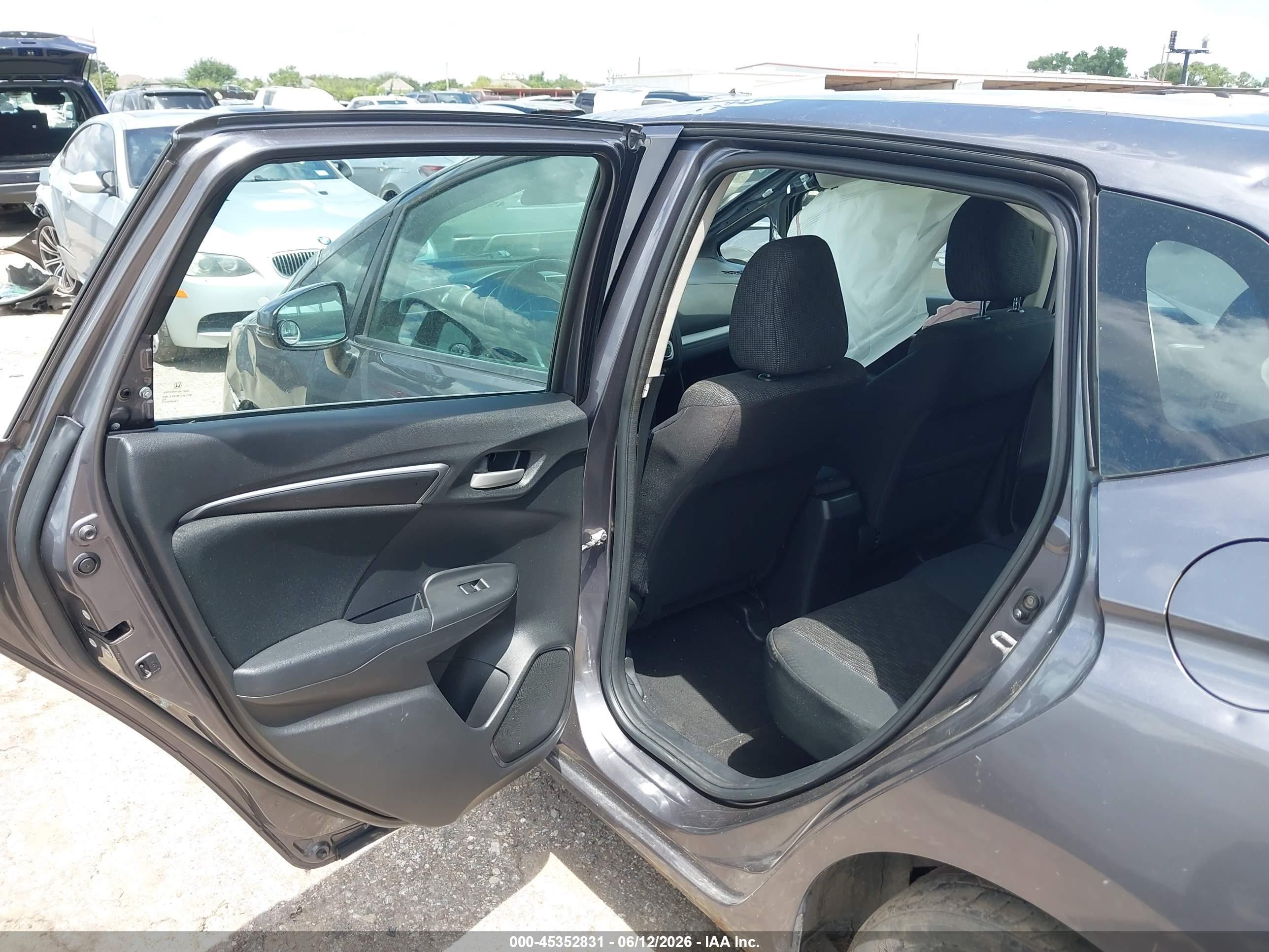 2015 Honda Fit Lx Gray vin: 3HGGK5H50FM752522