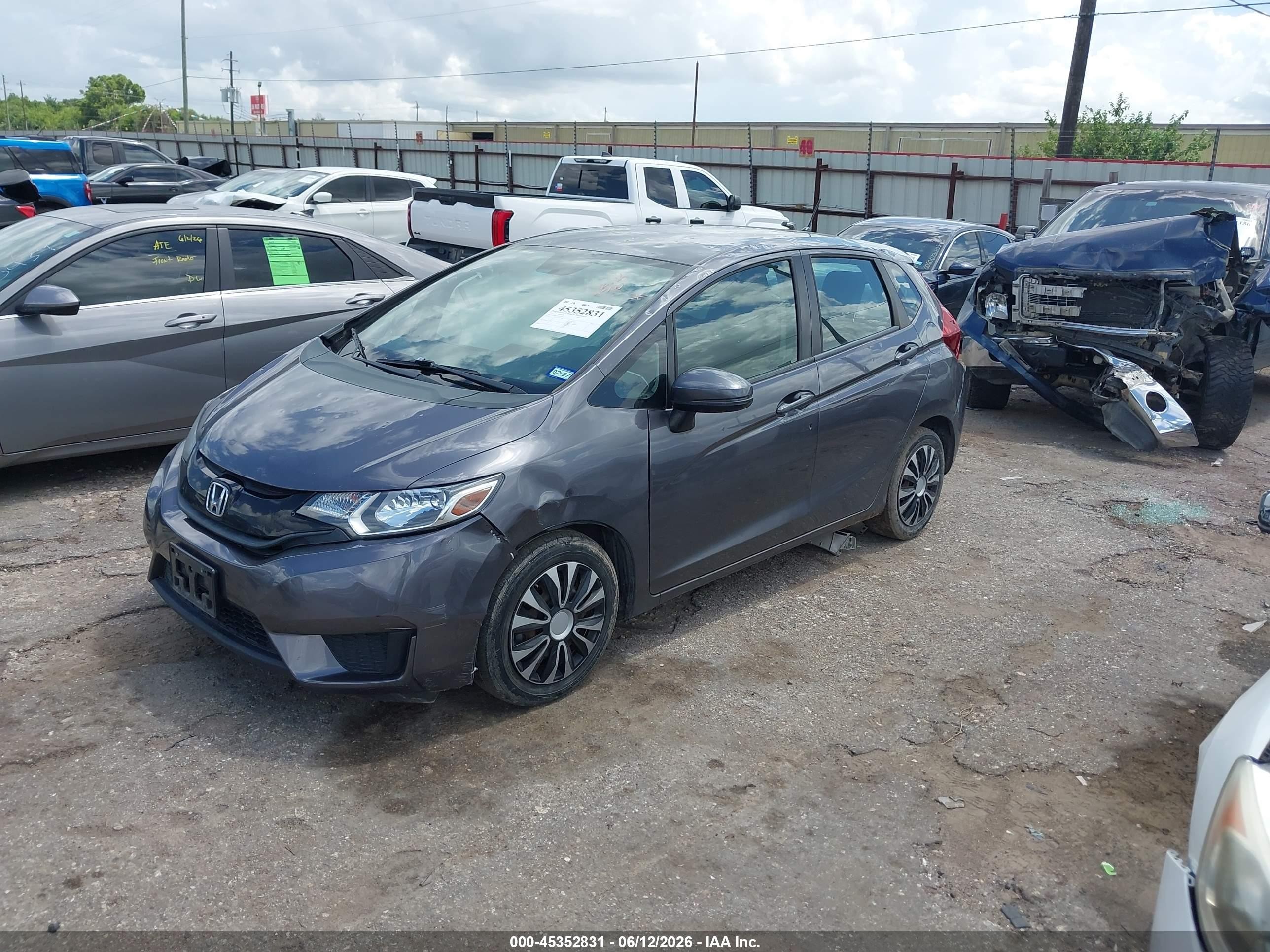 2015 Honda Fit Lx Gray vin: 3HGGK5H50FM752522