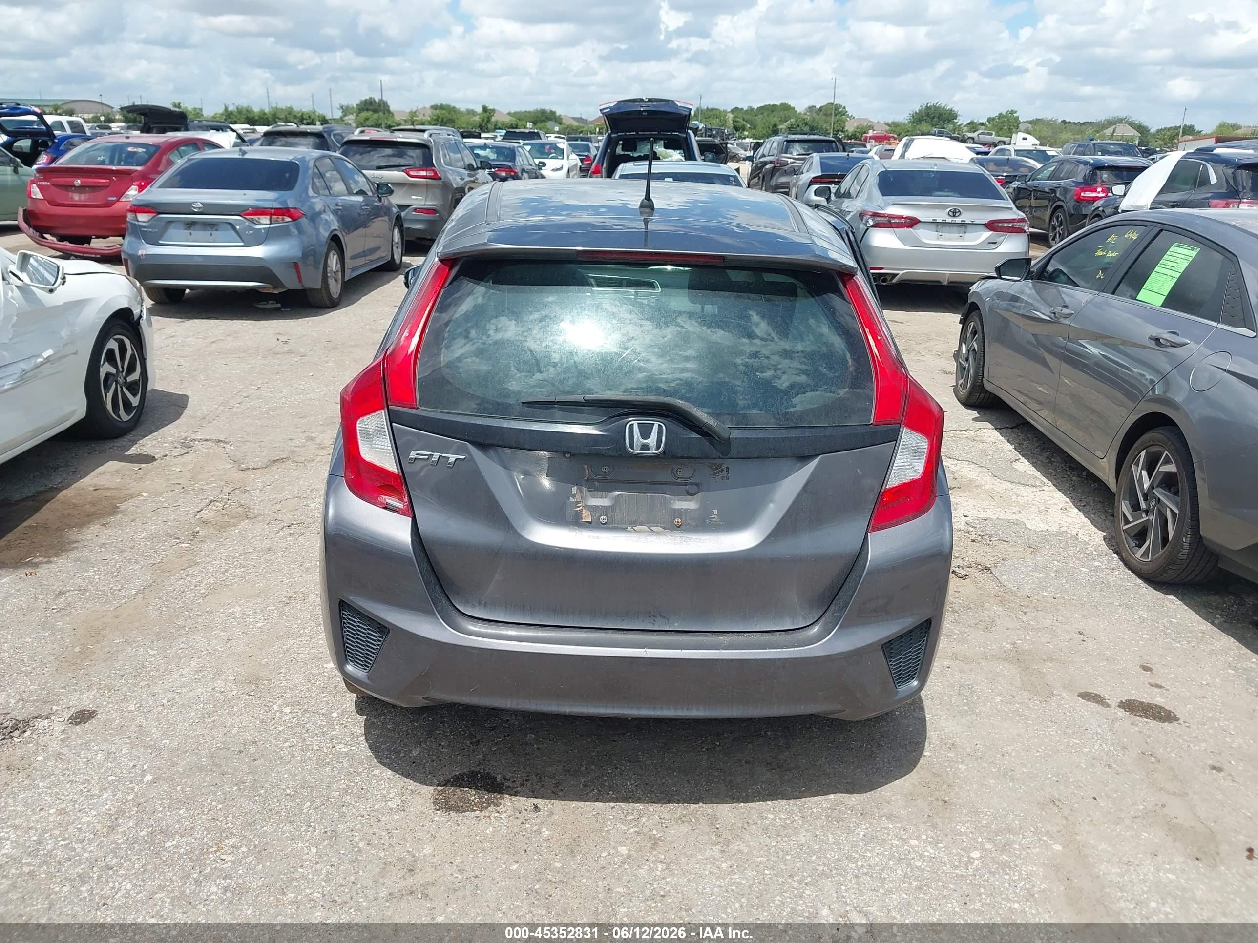 2015 Honda Fit Lx Gray vin: 3HGGK5H50FM752522