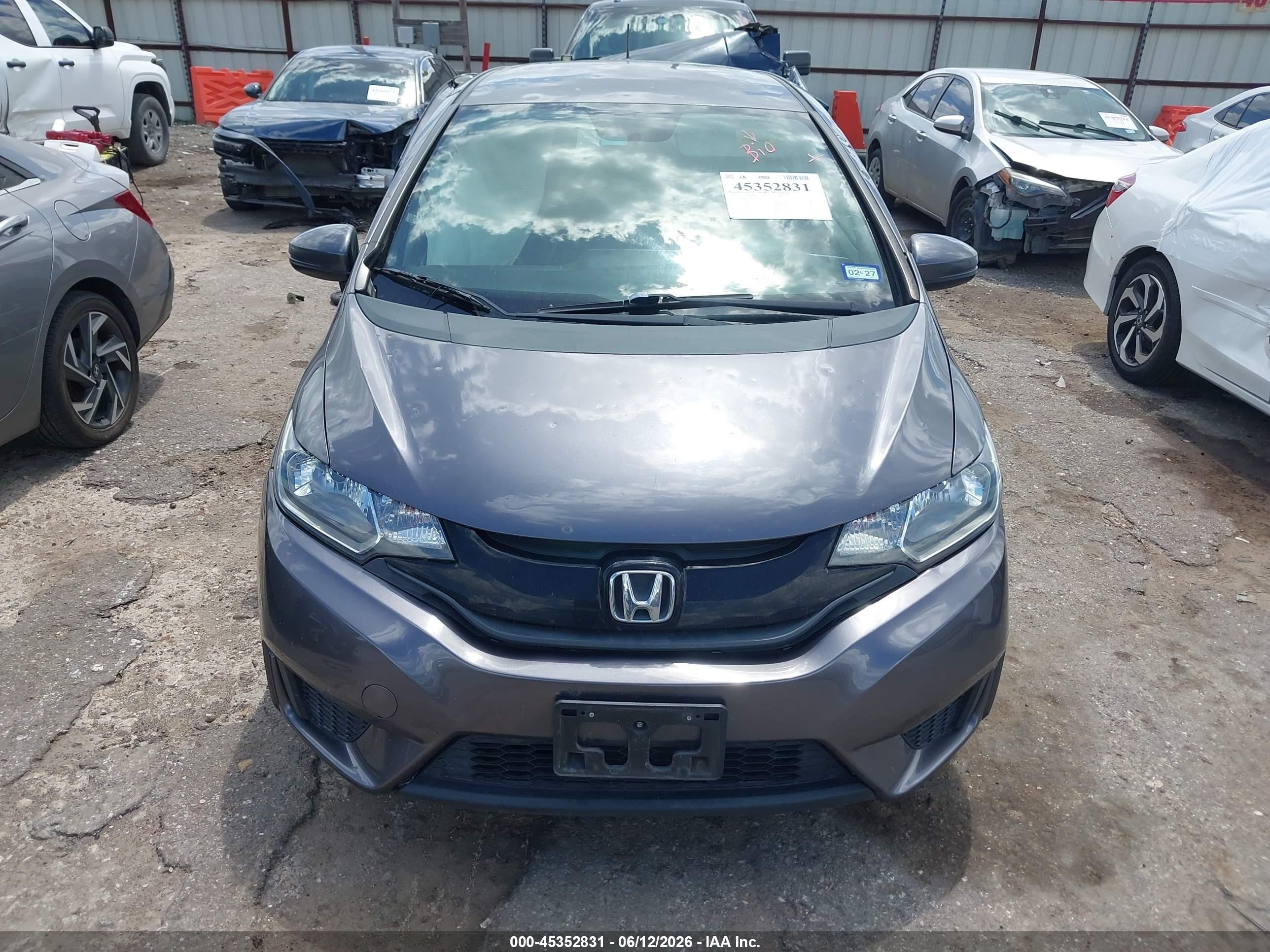 2015 Honda Fit Lx Gray vin: 3HGGK5H50FM752522