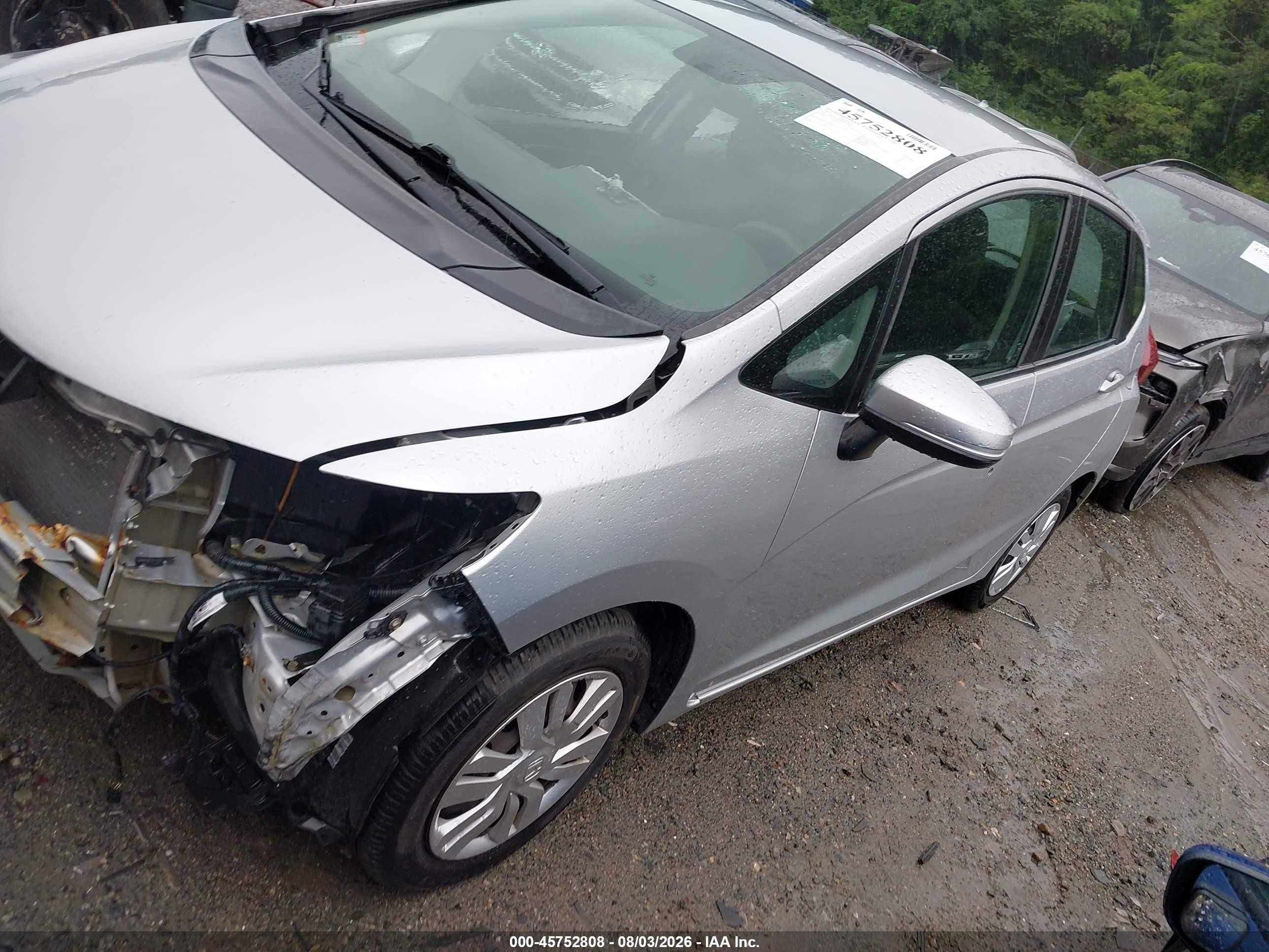 2015 Honda Fit Lx Silver vin: 3HGGK5H50FM754013