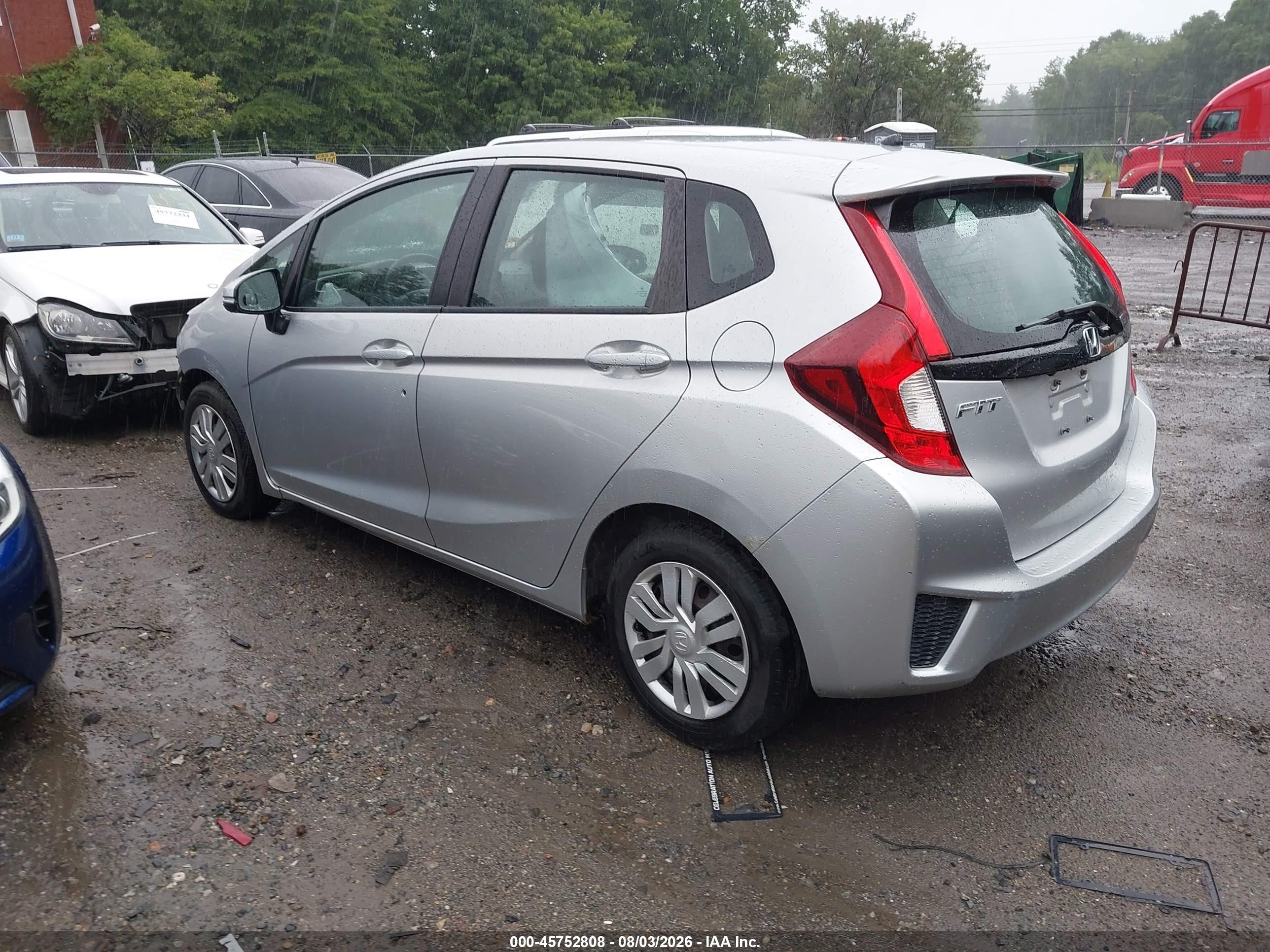 2015 Honda Fit Lx Silver vin: 3HGGK5H50FM754013