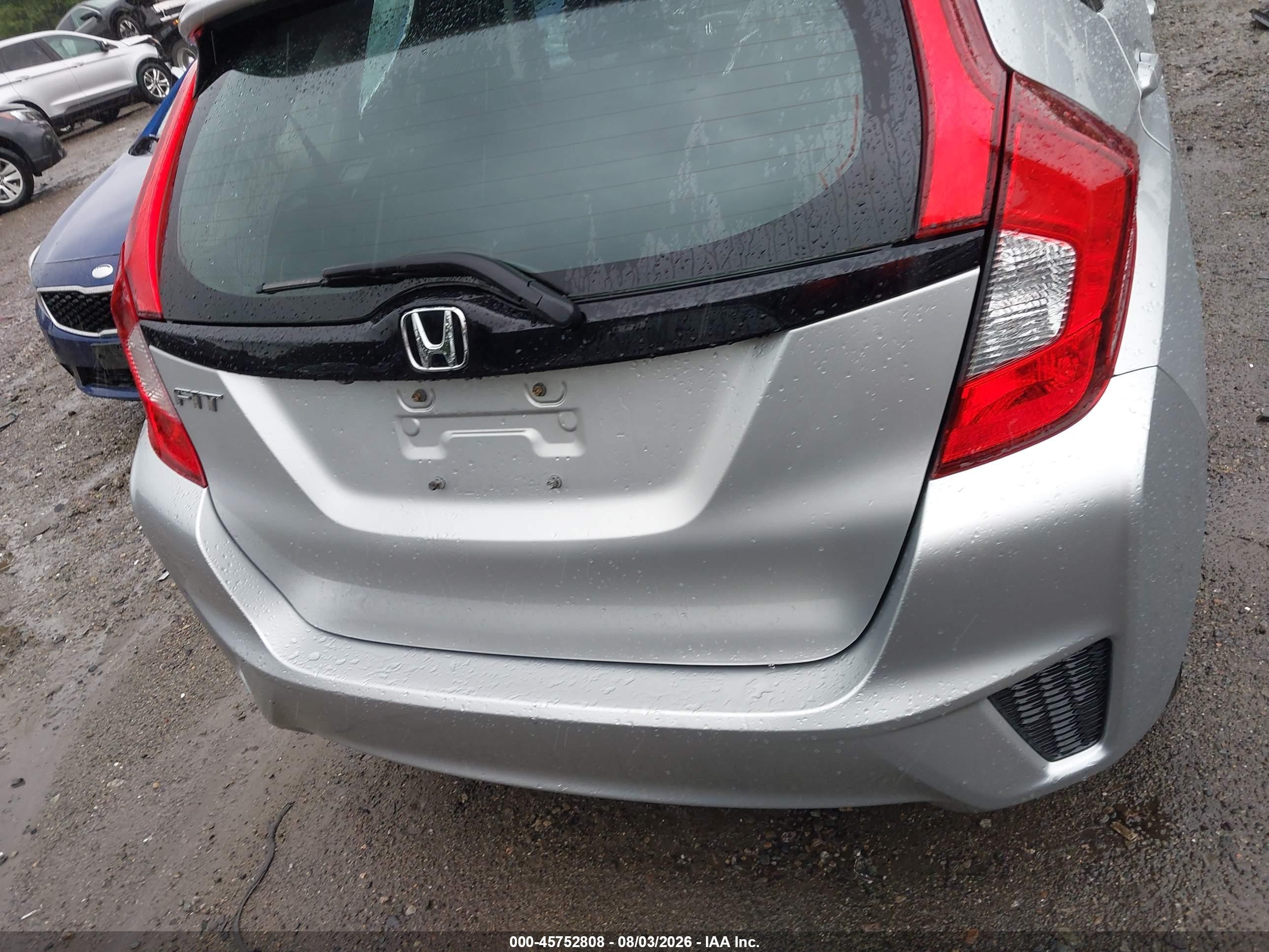 2015 Honda Fit Lx Silver vin: 3HGGK5H50FM754013