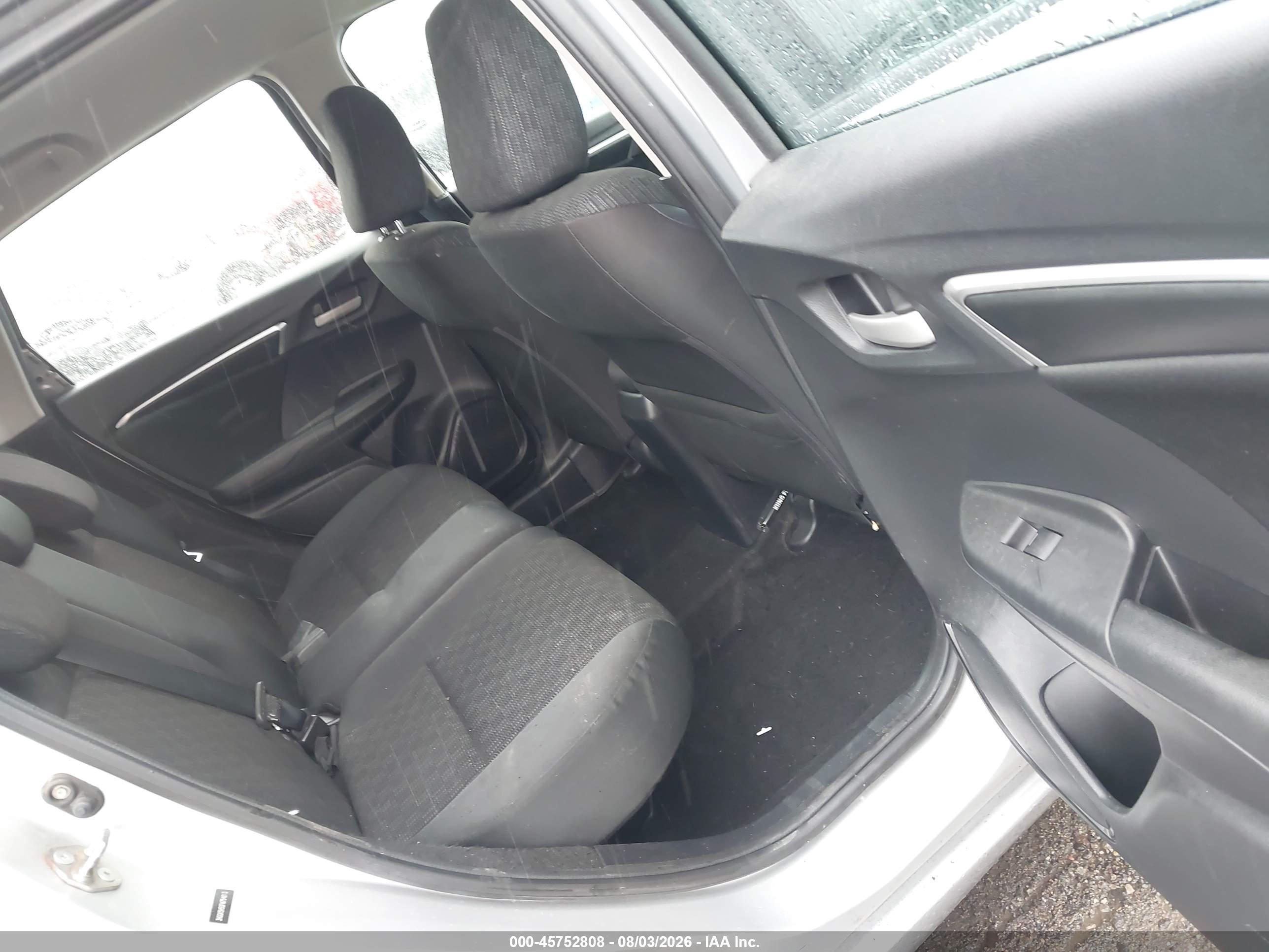 2015 Honda Fit Lx Silver vin: 3HGGK5H50FM754013