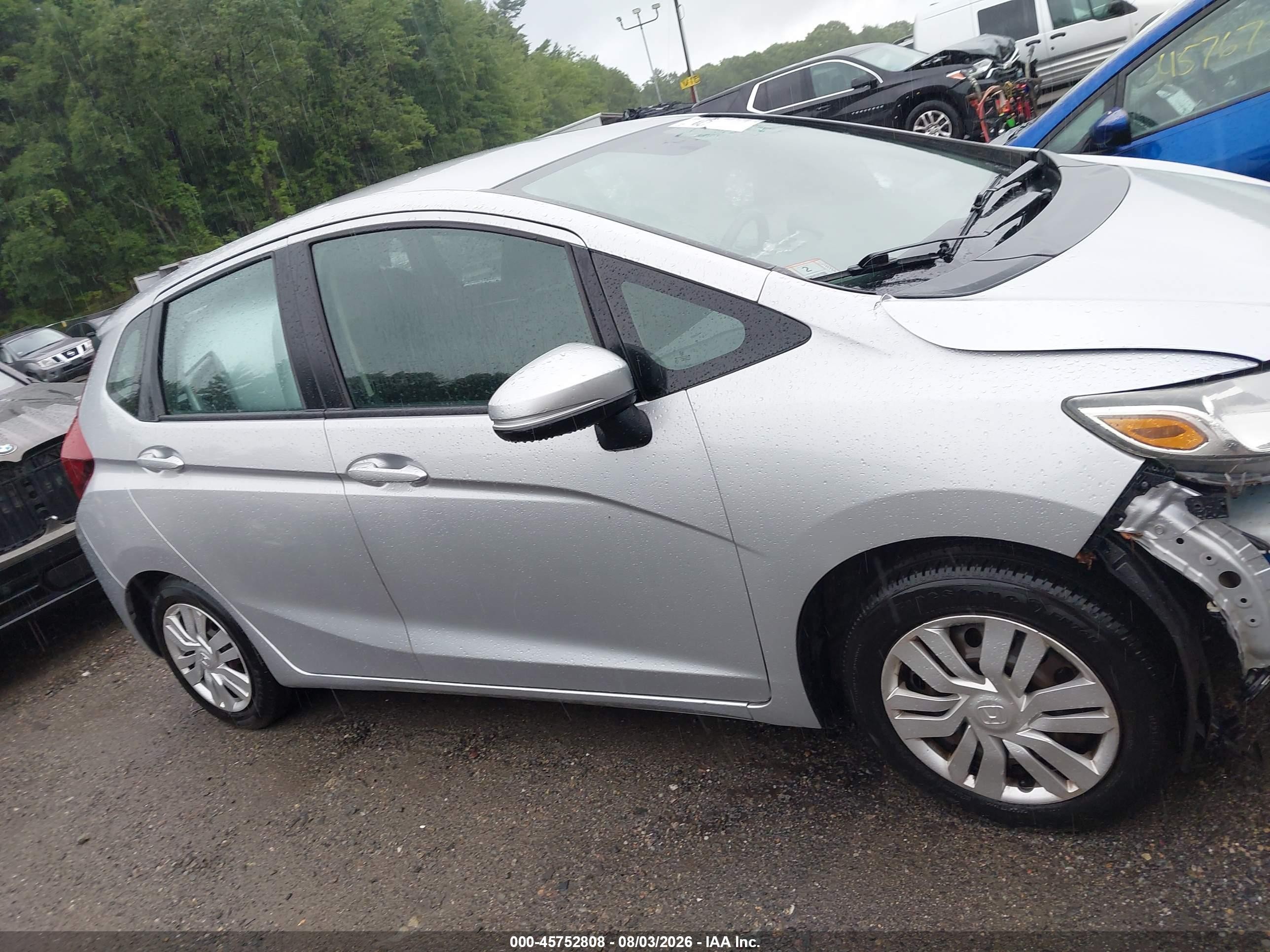 2015 Honda Fit Lx Silver vin: 3HGGK5H50FM754013