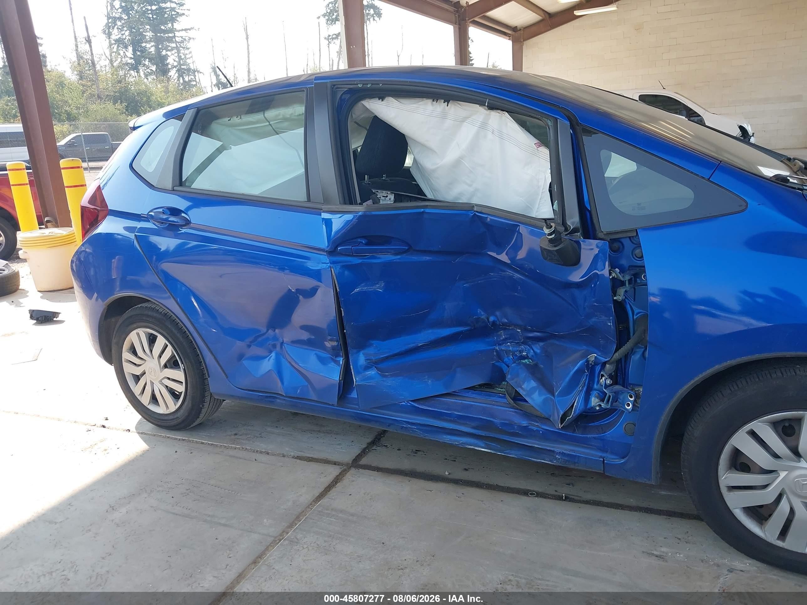 2015 Honda Fit Lx Blue vin: 3HGGK5H50FM779221